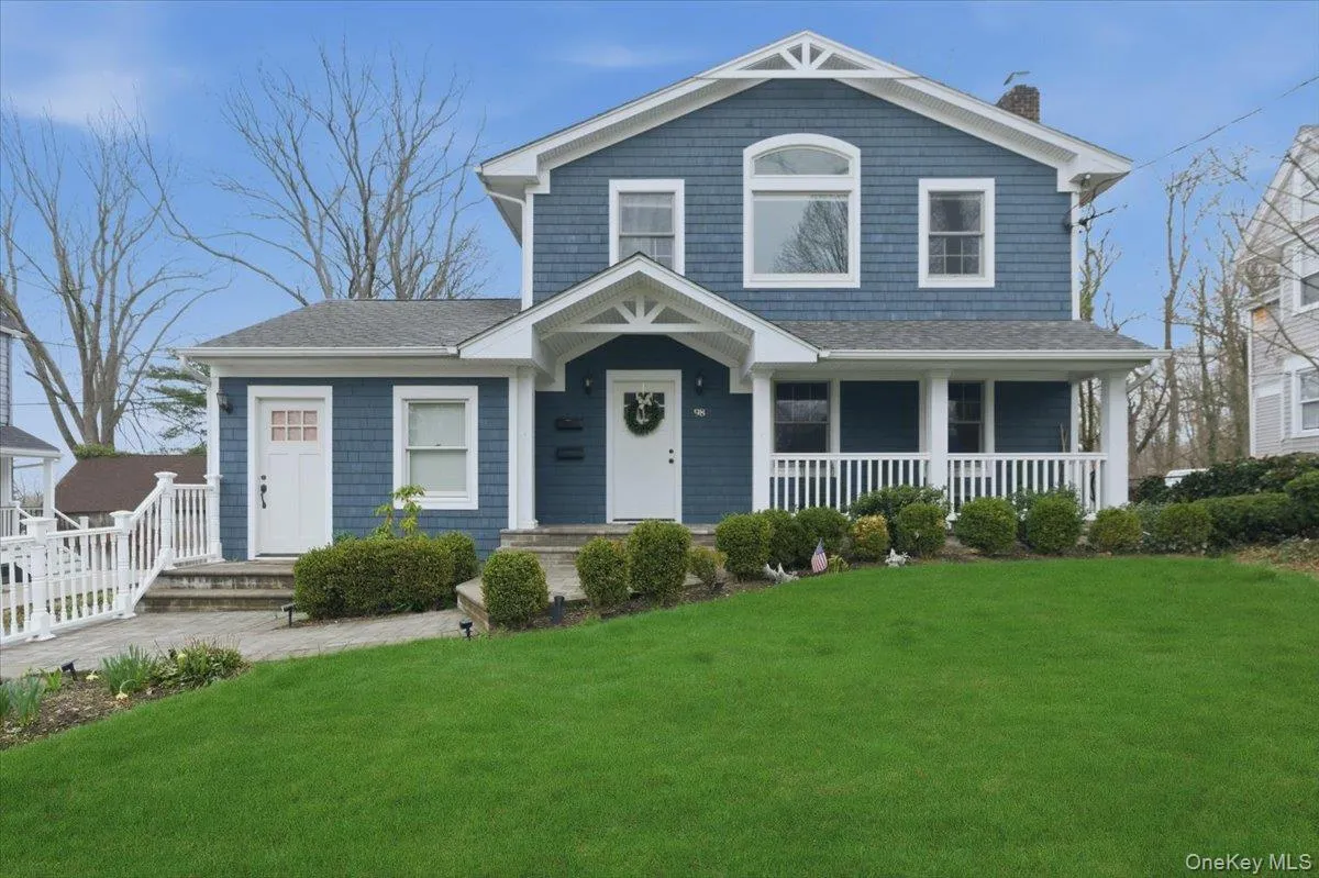 98 Nassau Road, Huntington, NY, 3 Bedrooms Bedrooms, 6 Rooms Rooms,1 BathroomBathrooms,Residential Lease,For Rent,Nassau,0,981047 98 Nassau Road, Huntington, NY, 3 Bedrooms Bedrooms, 6 Rooms Rooms,1 BathroomBathrooms,Residential Lease,For Rent,Nassau,0,981047