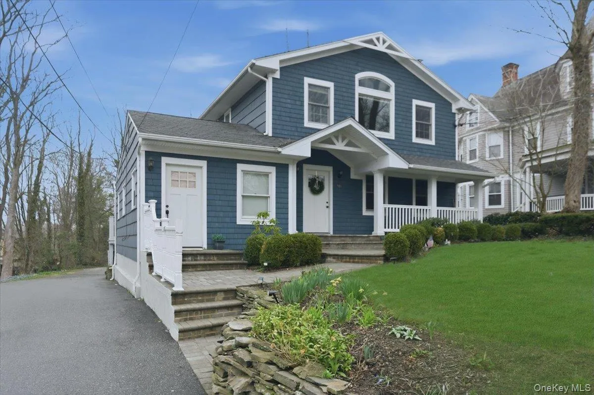 98 Nassau Road, Huntington, NY, 3 Bedrooms Bedrooms, 6 Rooms Rooms,1 BathroomBathrooms,Residential Lease,For Rent,Nassau,0,981047 98 Nassau Road, Huntington, NY, 3 Bedrooms Bedrooms, 6 Rooms Rooms,1 BathroomBathrooms,Residential Lease,For Rent,Nassau,0,981047