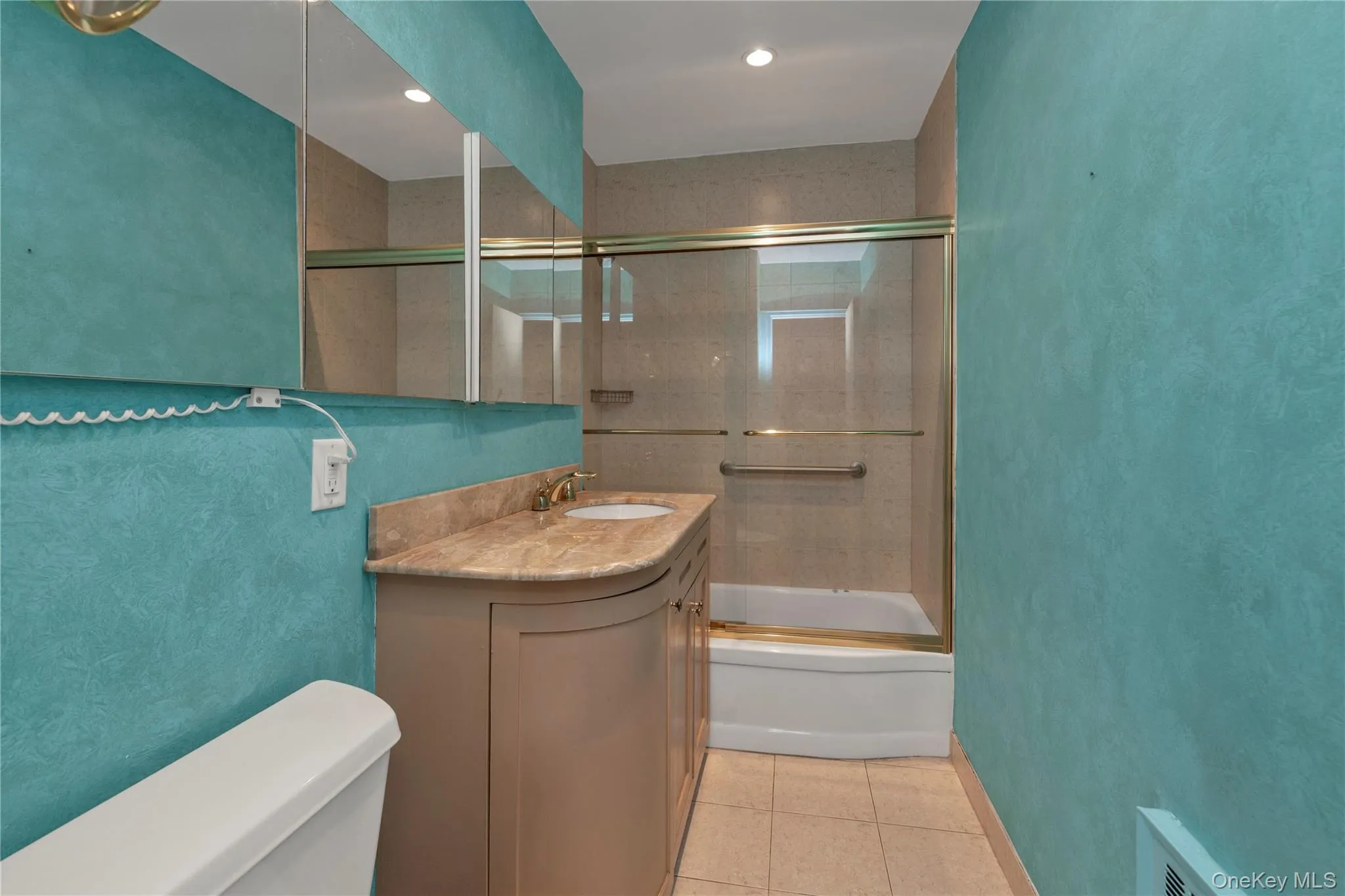 Hallway Full Bath Hallway Full Bath