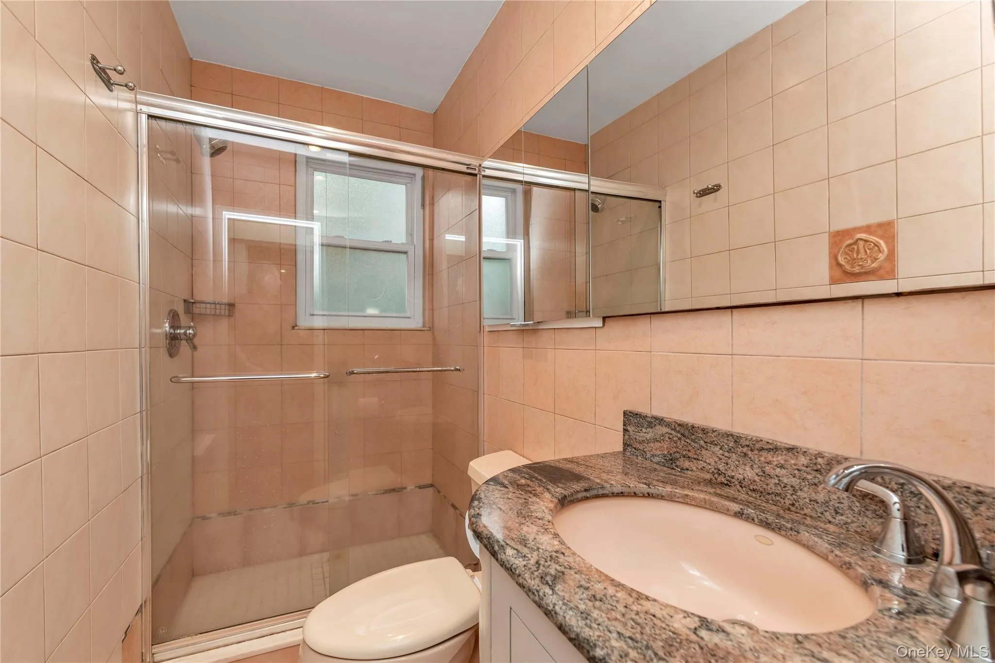 Primary Bathroom En-Suite Primary Bathroom En-Suite