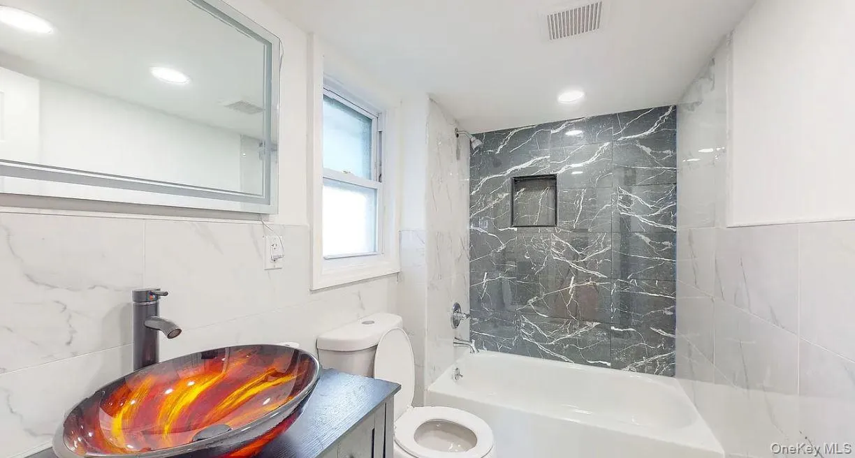 132 Shaw Avenue, Hempstead, NY, 2 Bedrooms Bedrooms, 5 Rooms Rooms,1 BathroomBathrooms,Residential Lease,For Rent,Shaw,0,981115 132 Shaw Avenue, Hempstead, NY, 2 Bedrooms Bedrooms, 5 Rooms Rooms,1 BathroomBathrooms,Residential Lease,For Rent,Shaw,0,981115