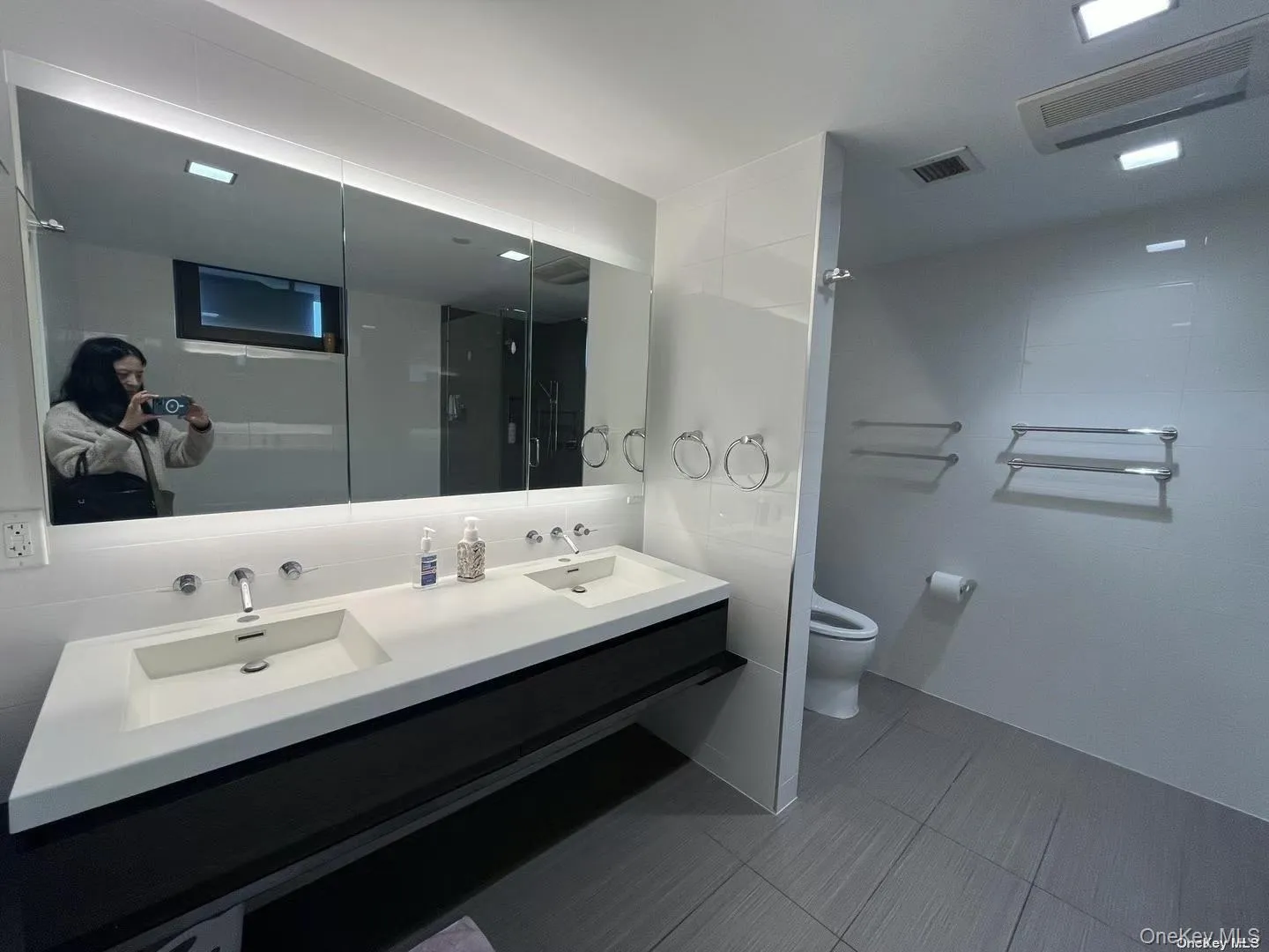 39-16 Prince Street, New York, NY, 3 Bedrooms Bedrooms, 7 Rooms Rooms,3 BathroomsBathrooms,Residential Lease,For Rent,Prince,0,981122 39-16 Prince Street, New York, NY, 3 Bedrooms Bedrooms, 7 Rooms Rooms,3 BathroomsBathrooms,Residential Lease,For Rent,Prince,0,981122