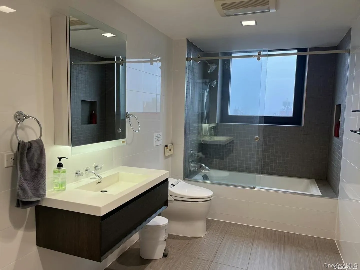 39-16 Prince Street, New York, NY, 3 Bedrooms Bedrooms, 7 Rooms Rooms,3 BathroomsBathrooms,Residential Lease,For Rent,Prince,0,981122 39-16 Prince Street, New York, NY, 3 Bedrooms Bedrooms, 7 Rooms Rooms,3 BathroomsBathrooms,Residential Lease,For Rent,Prince,0,981122