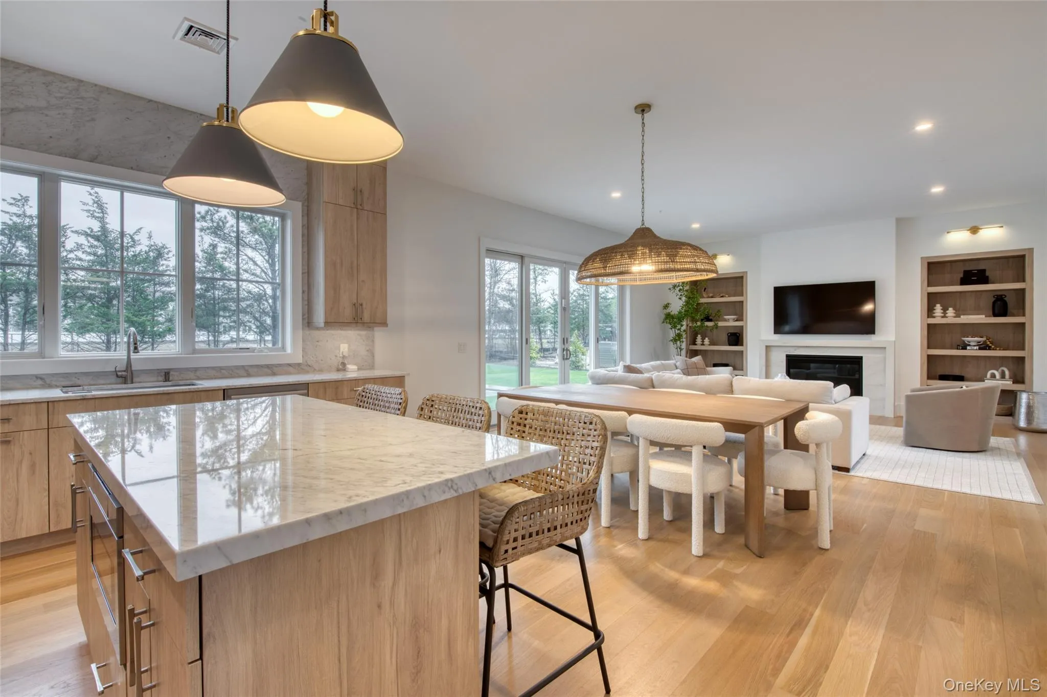 14 Happy Lane, Southampton, NY, 5 Bedrooms Bedrooms, 9 Rooms Rooms,4 BathroomsBathrooms,Residential Lease,For Rent,Happy,0,981136 14 Happy Lane, Southampton, NY, 5 Bedrooms Bedrooms, 9 Rooms Rooms,4 BathroomsBathrooms,Residential Lease,For Rent,Happy,0,981136