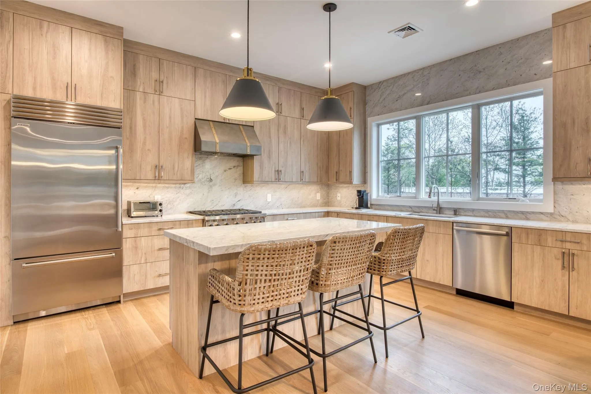 14 Happy Lane, Southampton, NY, 5 Bedrooms Bedrooms, 9 Rooms Rooms,4 BathroomsBathrooms,Residential Lease,For Rent,Happy,0,981136 14 Happy Lane, Southampton, NY, 5 Bedrooms Bedrooms, 9 Rooms Rooms,4 BathroomsBathrooms,Residential Lease,For Rent,Happy,0,981136