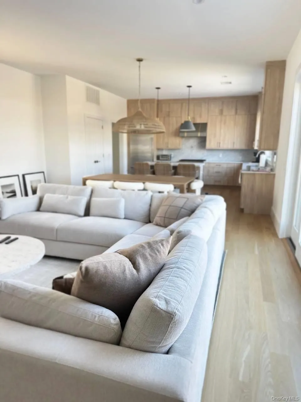 14 Happy Lane, Southampton, NY, 5 Bedrooms Bedrooms, 9 Rooms Rooms,4 BathroomsBathrooms,Residential Lease,For Rent,Happy,0,981136 14 Happy Lane, Southampton, NY, 5 Bedrooms Bedrooms, 9 Rooms Rooms,4 BathroomsBathrooms,Residential Lease,For Rent,Happy,0,981136