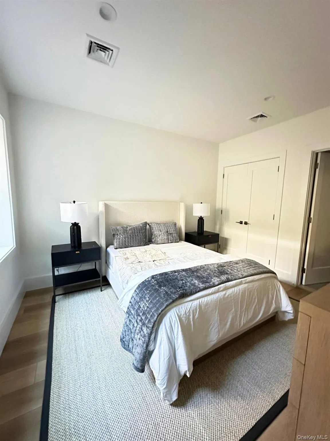 14 Happy Lane, Southampton, NY, 5 Bedrooms Bedrooms, 9 Rooms Rooms,4 BathroomsBathrooms,Residential Lease,For Rent,Happy,0,981136 14 Happy Lane, Southampton, NY, 5 Bedrooms Bedrooms, 9 Rooms Rooms,4 BathroomsBathrooms,Residential Lease,For Rent,Happy,0,981136
