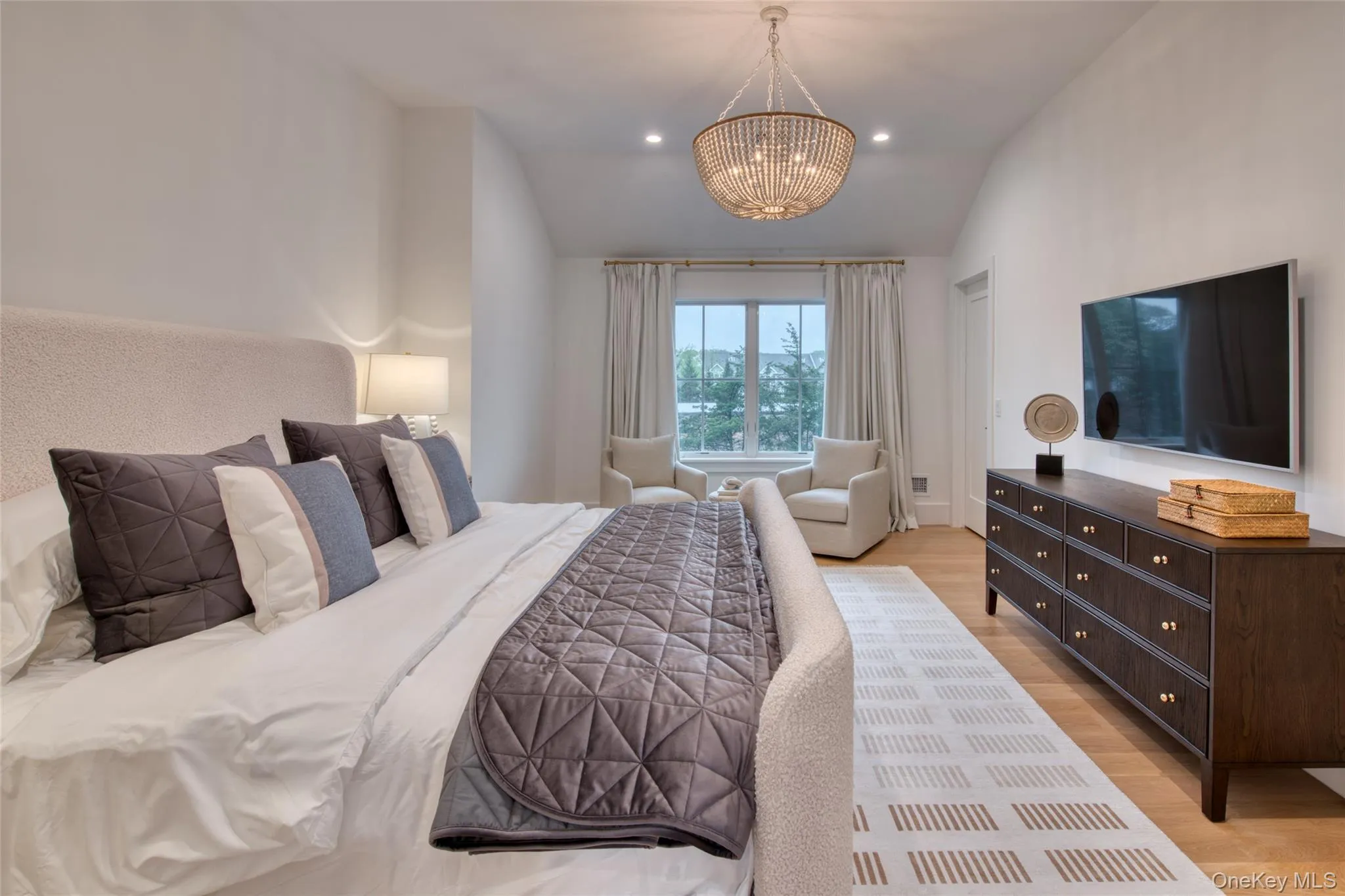 14 Happy Lane, Southampton, NY, 5 Bedrooms Bedrooms, 9 Rooms Rooms,4 BathroomsBathrooms,Residential Lease,For Rent,Happy,0,981136 14 Happy Lane, Southampton, NY, 5 Bedrooms Bedrooms, 9 Rooms Rooms,4 BathroomsBathrooms,Residential Lease,For Rent,Happy,0,981136