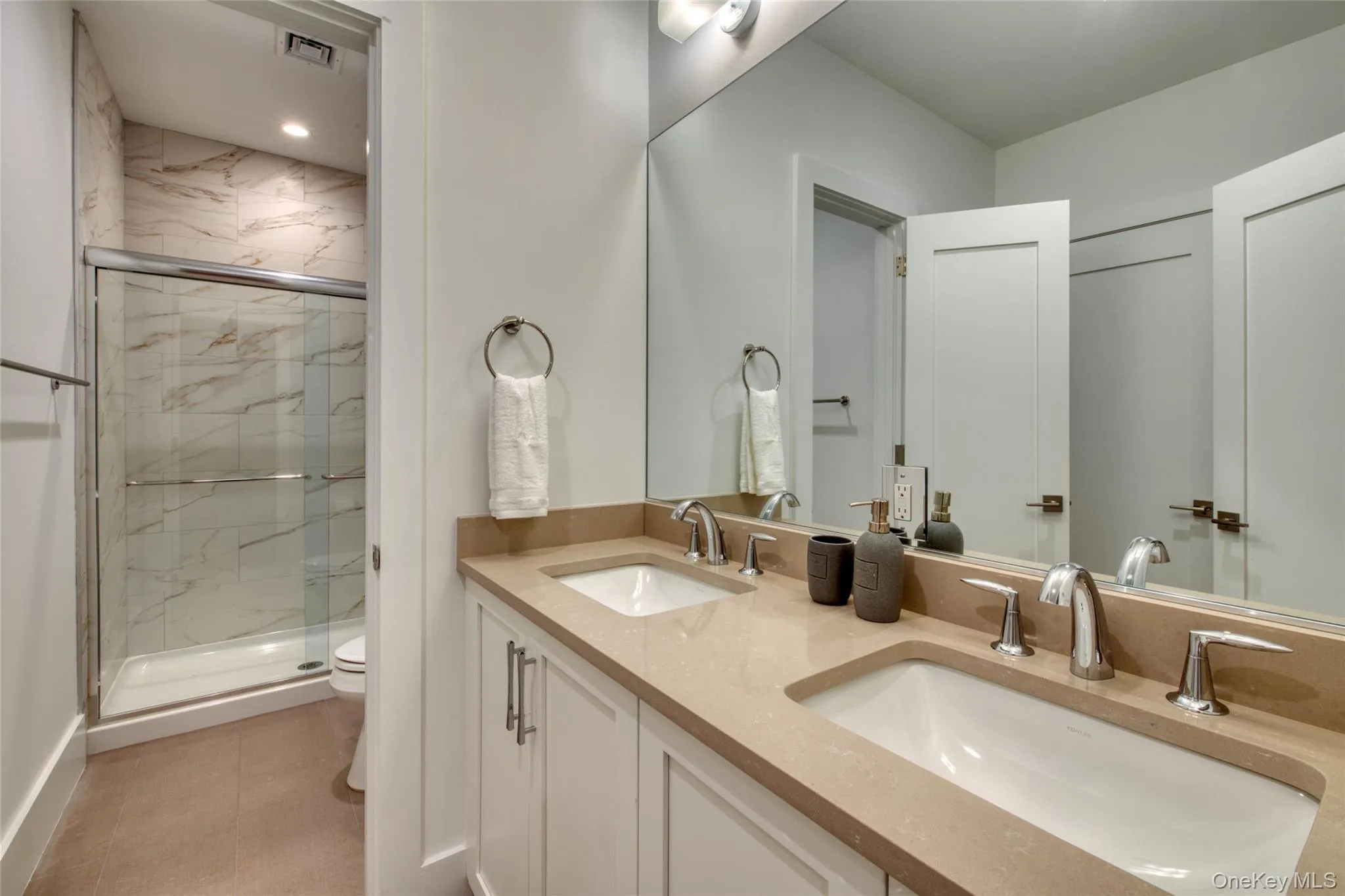 14 Happy Lane, Southampton, NY, 5 Bedrooms Bedrooms, 9 Rooms Rooms,4 BathroomsBathrooms,Residential Lease,For Rent,Happy,0,981136 14 Happy Lane, Southampton, NY, 5 Bedrooms Bedrooms, 9 Rooms Rooms,4 BathroomsBathrooms,Residential Lease,For Rent,Happy,0,981136