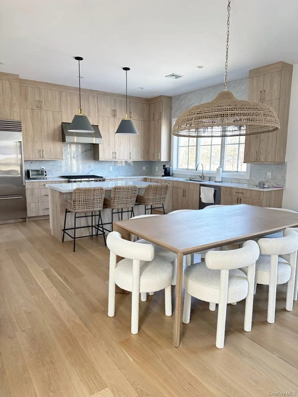 14 Happy Lane, Southampton, NY, 5 Bedrooms Bedrooms, 9 Rooms Rooms,4 BathroomsBathrooms,Residential Lease,For Rent,Happy,0,981136 14 Happy Lane, Southampton, NY, 5 Bedrooms Bedrooms, 9 Rooms Rooms,4 BathroomsBathrooms,Residential Lease,For Rent,Happy,0,981136