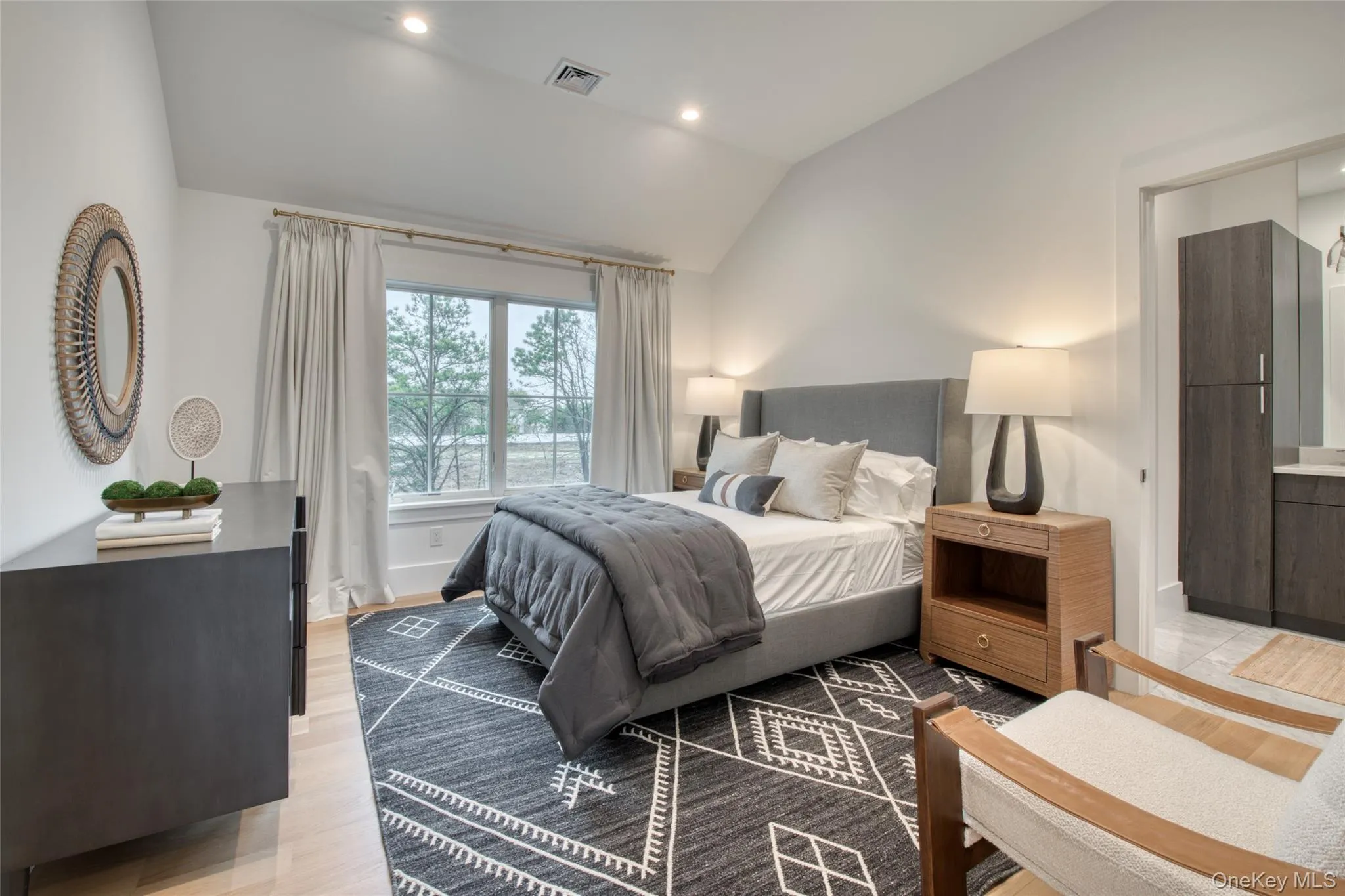 14 Happy Lane, Southampton, NY, 5 Bedrooms Bedrooms, 9 Rooms Rooms,4 BathroomsBathrooms,Residential Lease,For Rent,Happy,0,981136 14 Happy Lane, Southampton, NY, 5 Bedrooms Bedrooms, 9 Rooms Rooms,4 BathroomsBathrooms,Residential Lease,For Rent,Happy,0,981136