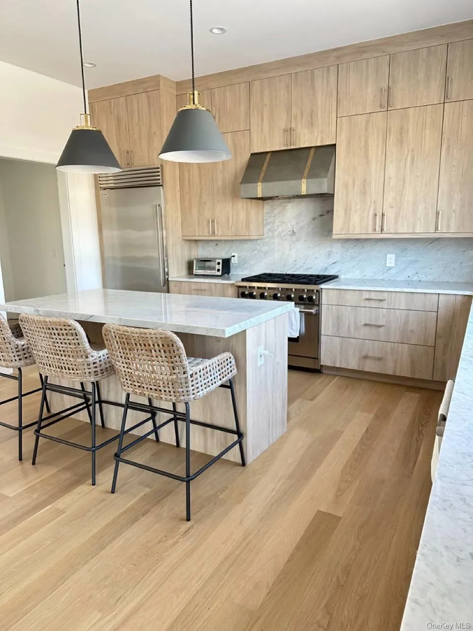14 Happy Lane, Southampton, NY, 5 Bedrooms Bedrooms, 9 Rooms Rooms,4 BathroomsBathrooms,Residential Lease,For Rent,Happy,0,981136 14 Happy Lane, Southampton, NY, 5 Bedrooms Bedrooms, 9 Rooms Rooms,4 BathroomsBathrooms,Residential Lease,For Rent,Happy,0,981136