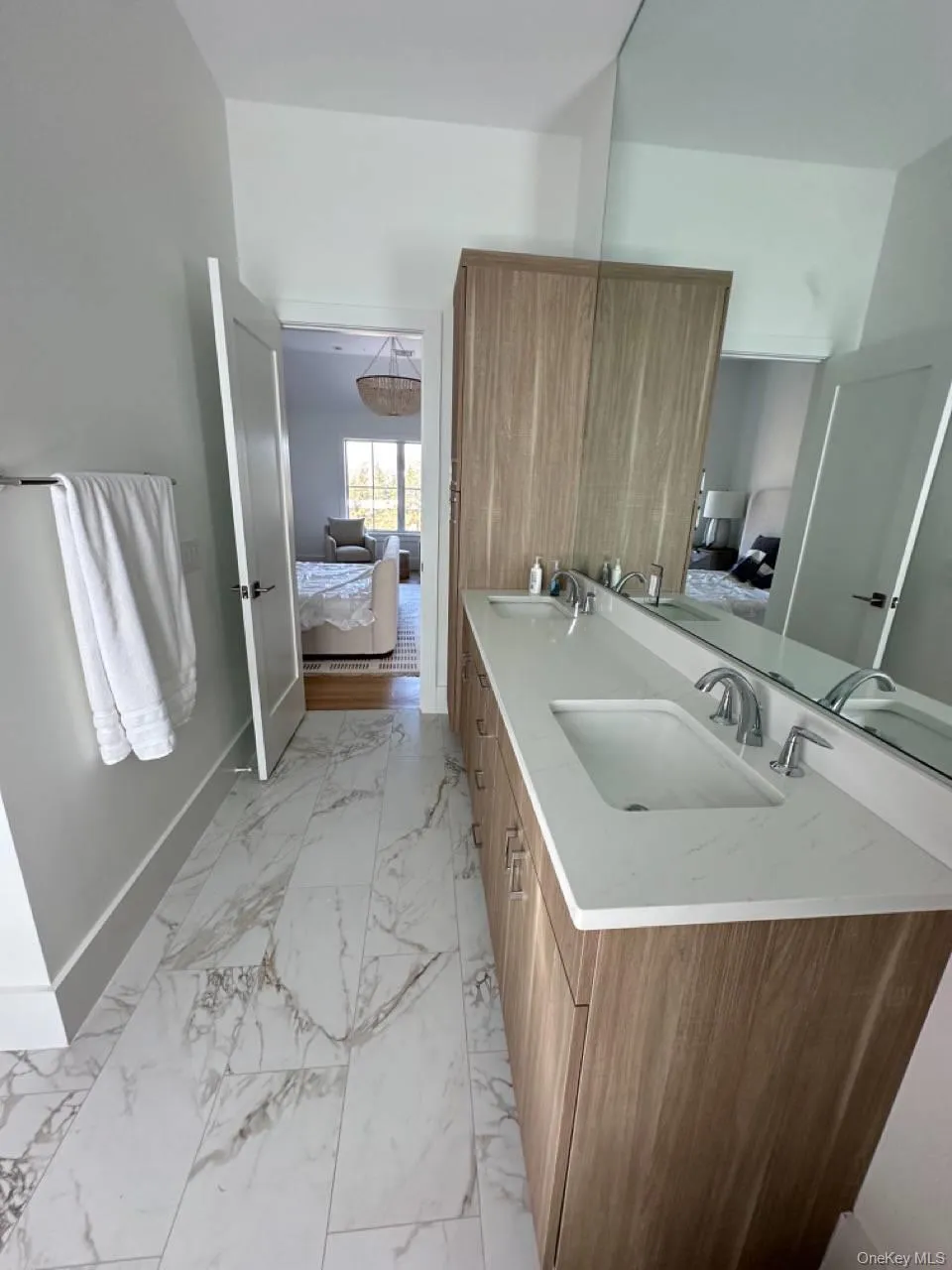 14 Happy Lane, Southampton, NY, 5 Bedrooms Bedrooms, 9 Rooms Rooms,4 BathroomsBathrooms,Residential Lease,For Rent,Happy,0,981136 14 Happy Lane, Southampton, NY, 5 Bedrooms Bedrooms, 9 Rooms Rooms,4 BathroomsBathrooms,Residential Lease,For Rent,Happy,0,981136