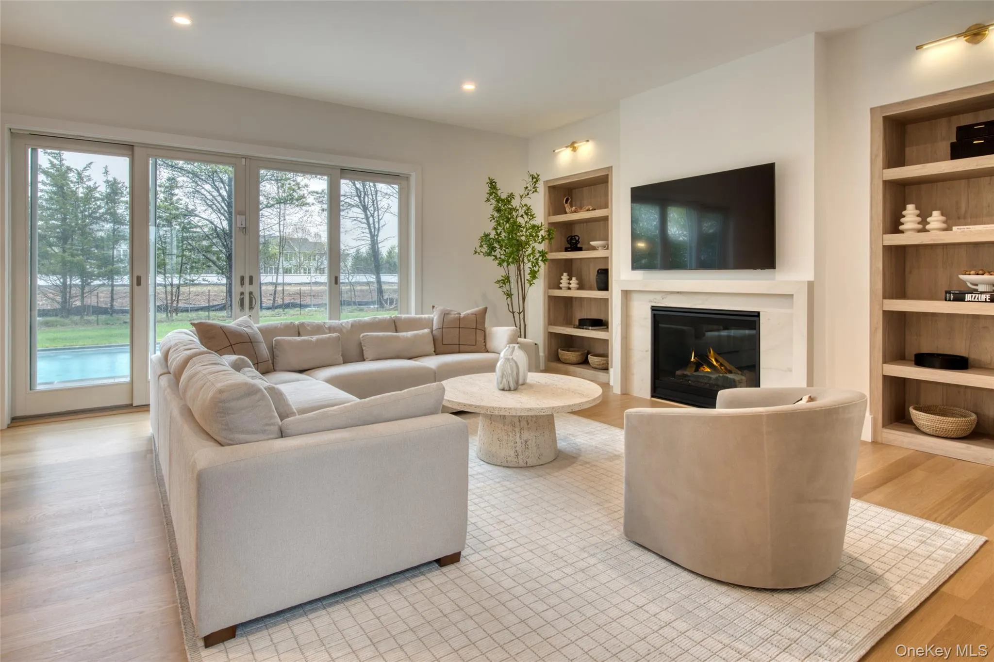 14 Happy Lane, Southampton, NY, 5 Bedrooms Bedrooms, 9 Rooms Rooms,4 BathroomsBathrooms,Residential Lease,For Rent,Happy,0,981136 14 Happy Lane, Southampton, NY, 5 Bedrooms Bedrooms, 9 Rooms Rooms,4 BathroomsBathrooms,Residential Lease,For Rent,Happy,0,981136