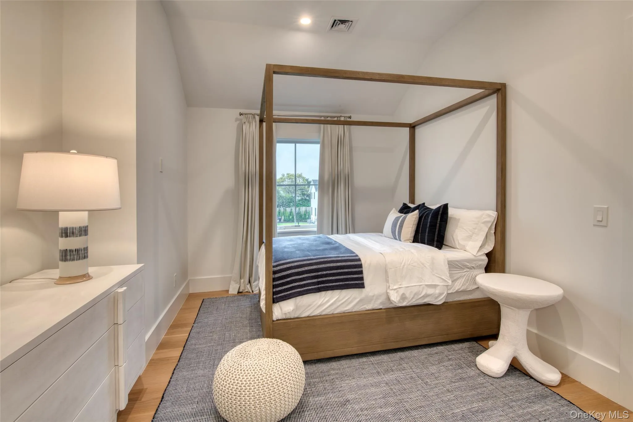 14 Happy Lane, Southampton, NY, 5 Bedrooms Bedrooms, 9 Rooms Rooms,4 BathroomsBathrooms,Residential Lease,For Rent,Happy,0,981136 14 Happy Lane, Southampton, NY, 5 Bedrooms Bedrooms, 9 Rooms Rooms,4 BathroomsBathrooms,Residential Lease,For Rent,Happy,0,981136