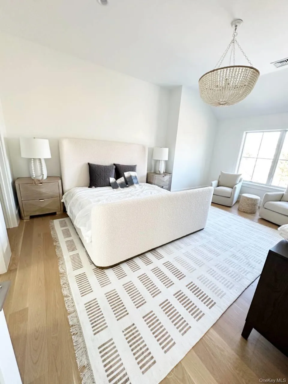 14 Happy Lane, Southampton, NY, 5 Bedrooms Bedrooms, 9 Rooms Rooms,4 BathroomsBathrooms,Residential Lease,For Rent,Happy,0,981136 14 Happy Lane, Southampton, NY, 5 Bedrooms Bedrooms, 9 Rooms Rooms,4 BathroomsBathrooms,Residential Lease,For Rent,Happy,0,981136