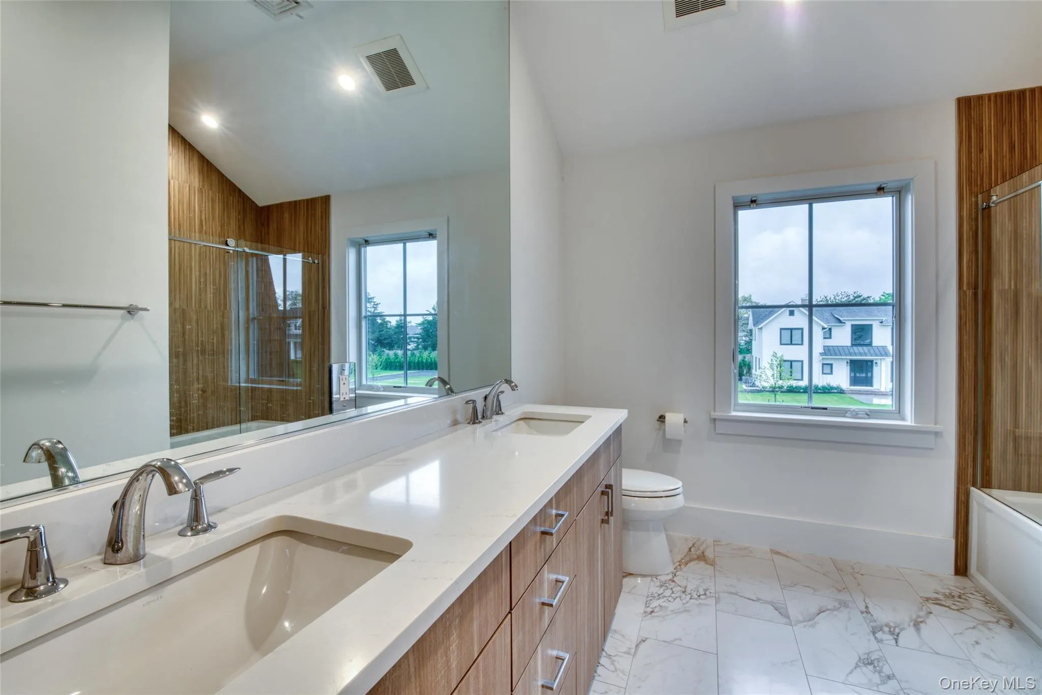 14 Happy Lane, Southampton, NY, 5 Bedrooms Bedrooms, 9 Rooms Rooms,4 BathroomsBathrooms,Residential Lease,For Rent,Happy,0,981136 14 Happy Lane, Southampton, NY, 5 Bedrooms Bedrooms, 9 Rooms Rooms,4 BathroomsBathrooms,Residential Lease,For Rent,Happy,0,981136