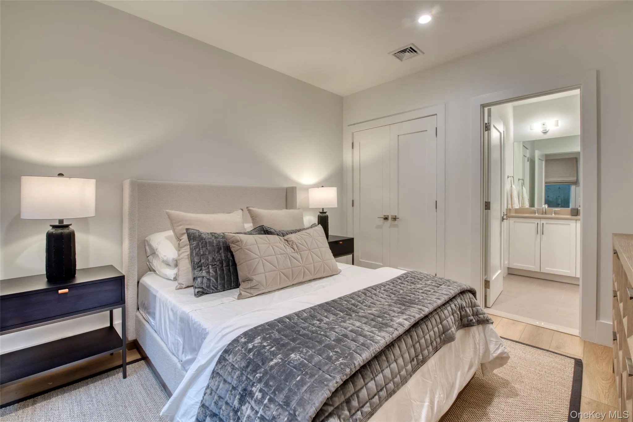14 Happy Lane, Southampton, NY, 5 Bedrooms Bedrooms, 9 Rooms Rooms,4 BathroomsBathrooms,Residential Lease,For Rent,Happy,0,981136 14 Happy Lane, Southampton, NY, 5 Bedrooms Bedrooms, 9 Rooms Rooms,4 BathroomsBathrooms,Residential Lease,For Rent,Happy,0,981136