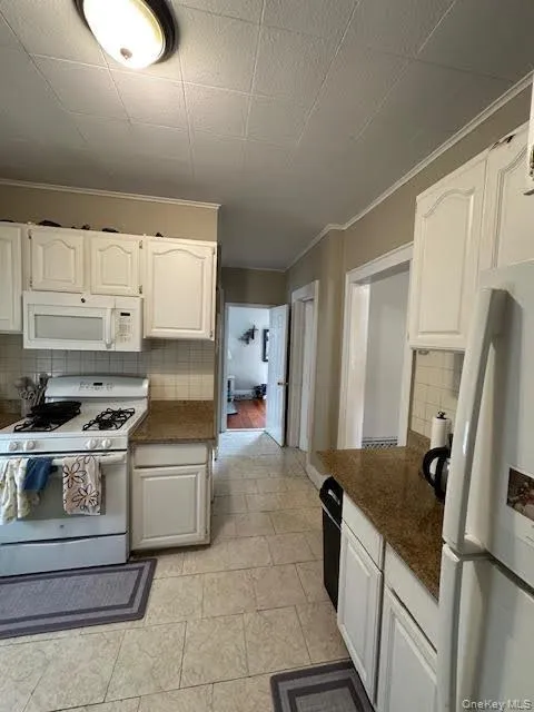 234 Market Street, Long Beach, NY, 2 Bedrooms Bedrooms, 6 Rooms Rooms,1 BathroomBathrooms,Residential Lease,For Rent,Market,0,981139 234 Market Street, Long Beach, NY, 2 Bedrooms Bedrooms, 6 Rooms Rooms,1 BathroomBathrooms,Residential Lease,For Rent,Market,0,981139