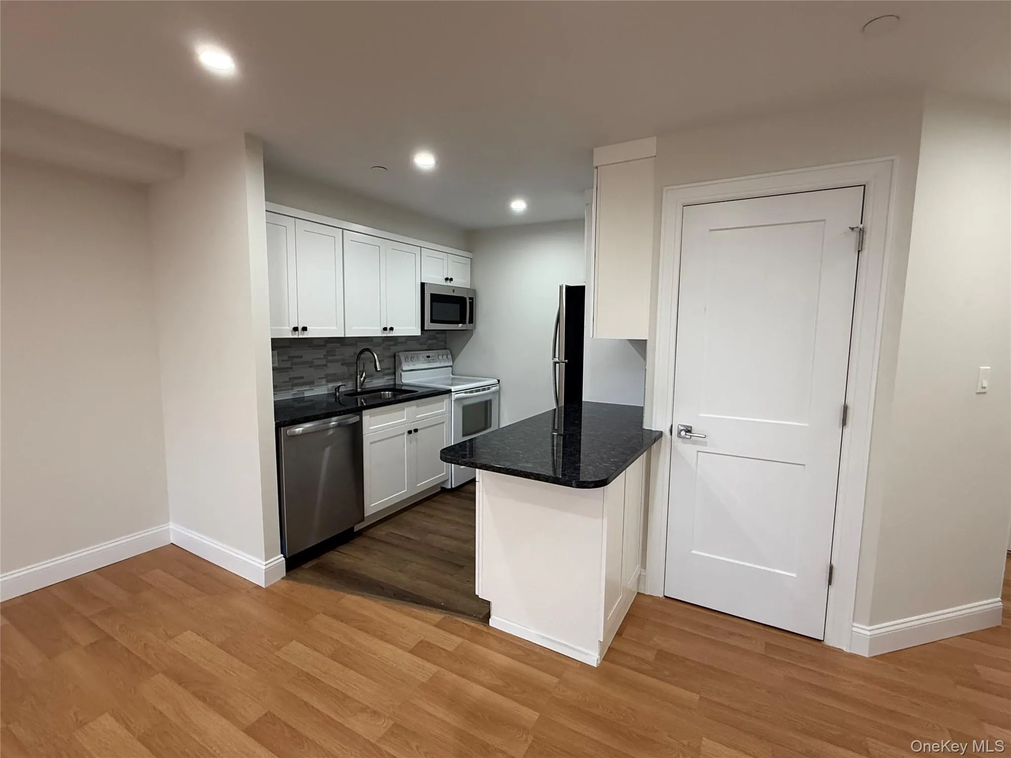 185 Park Avenue, Long Beach, NY, 1 Bedroom Bedrooms, 3 Rooms Rooms,1 BathroomBathrooms,Residential Lease,For Rent,Park,0,981163 185 Park Avenue, Long Beach, NY, 1 Bedroom Bedrooms, 3 Rooms Rooms,1 BathroomBathrooms,Residential Lease,For Rent,Park,0,981163