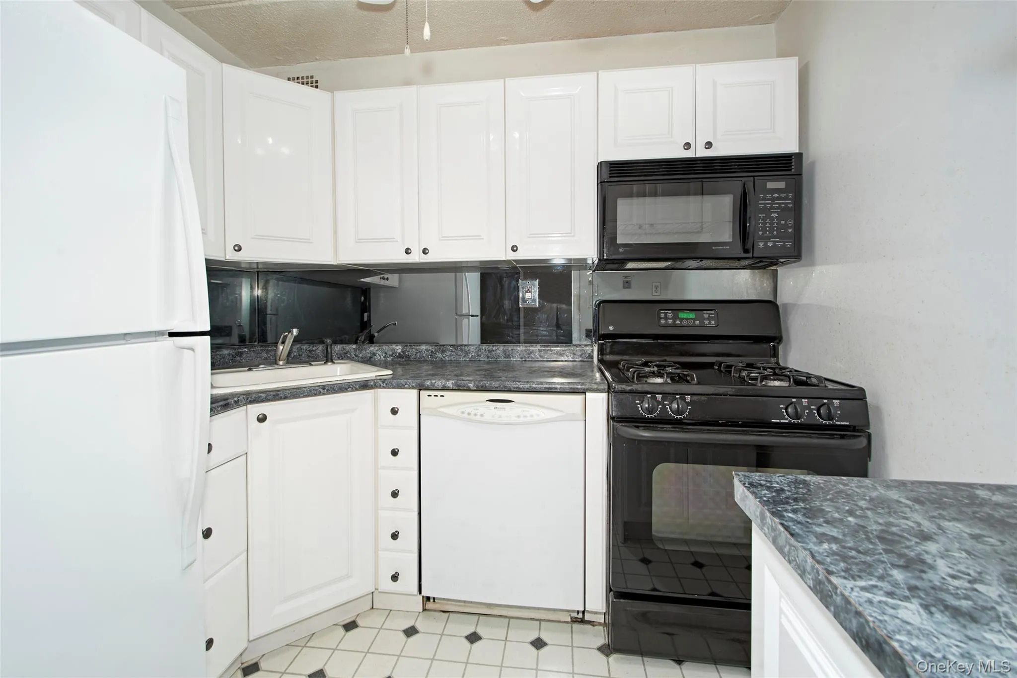 480 Halstead Avenue, Harrison, NY, 1 Bedroom Bedrooms, 3 Rooms Rooms,1 BathroomBathrooms,Residential,For Rent,Halstead,0,981191 480 Halstead Avenue, Harrison, NY, 1 Bedroom Bedrooms, 3 Rooms Rooms,1 BathroomBathrooms,Residential,For Rent,Halstead,0,981191