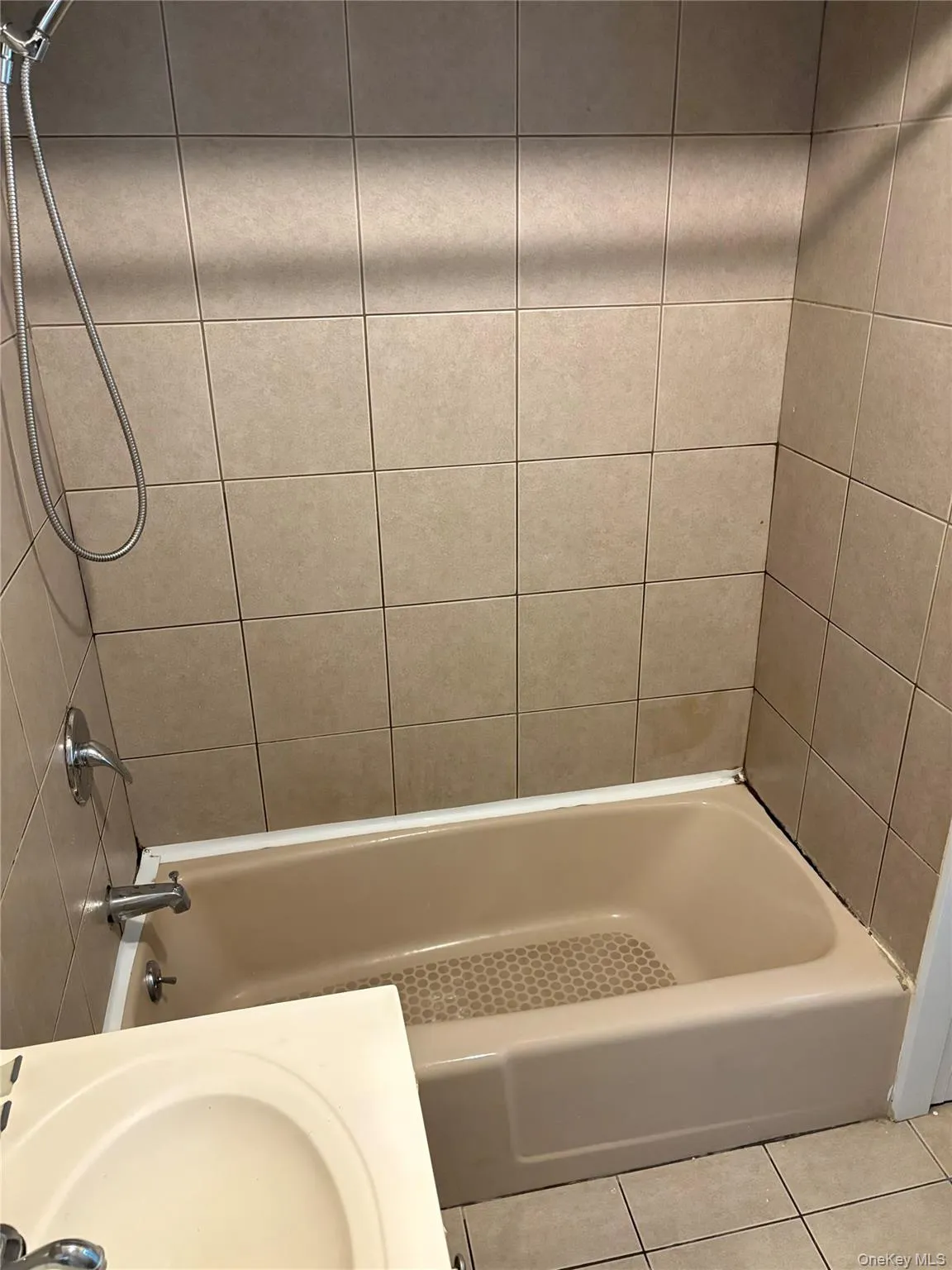 106 Saratoga Avenue, Yonkers, NY, 3 Bedrooms Bedrooms, 6 Rooms Rooms,1 BathroomBathrooms,Residential Lease,For Rent,Saratoga,0,981199 106 Saratoga Avenue, Yonkers, NY, 3 Bedrooms Bedrooms, 6 Rooms Rooms,1 BathroomBathrooms,Residential Lease,For Rent,Saratoga,0,981199