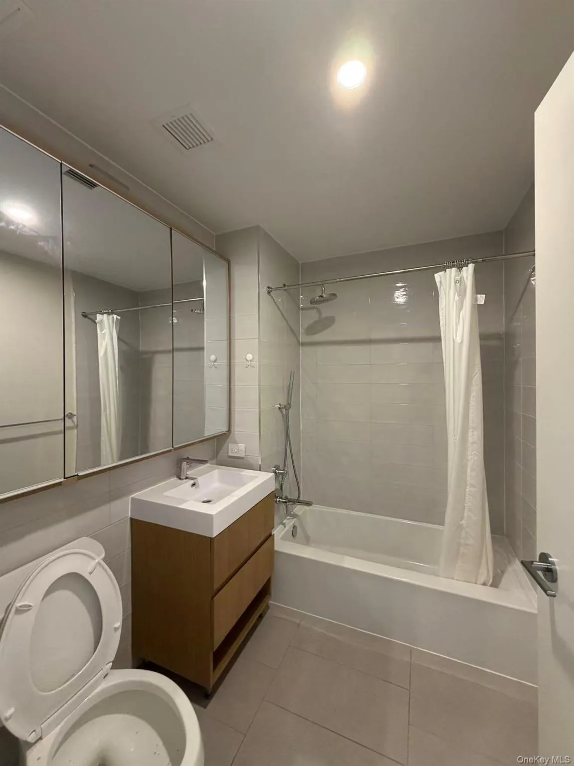 131-02B 40th Road, New York, NY, 1 Bedroom Bedrooms, 3 Rooms Rooms,1 BathroomBathrooms,Residential Lease,For Rent,40th,0,981200 131-02B 40th Road, New York, NY, 1 Bedroom Bedrooms, 3 Rooms Rooms,1 BathroomBathrooms,Residential Lease,For Rent,40th,0,981200