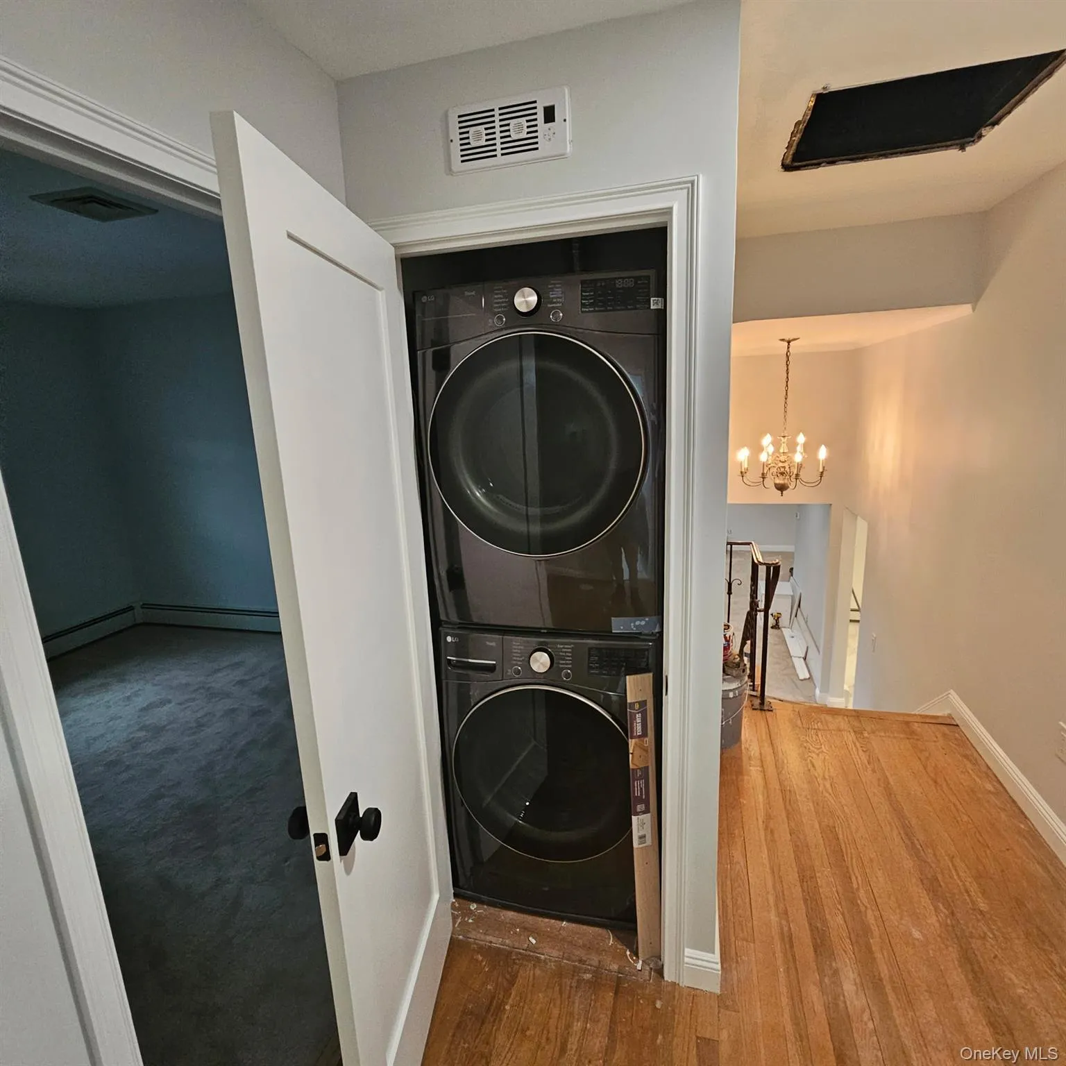 121 Henry Street, Oyster Bay, NY, 3 Bedrooms Bedrooms, 8 Rooms Rooms,2 BathroomsBathrooms,Residential Lease,For Rent,Henry,0,981231 121 Henry Street, Oyster Bay, NY, 3 Bedrooms Bedrooms, 8 Rooms Rooms,2 BathroomsBathrooms,Residential Lease,For Rent,Henry,0,981231