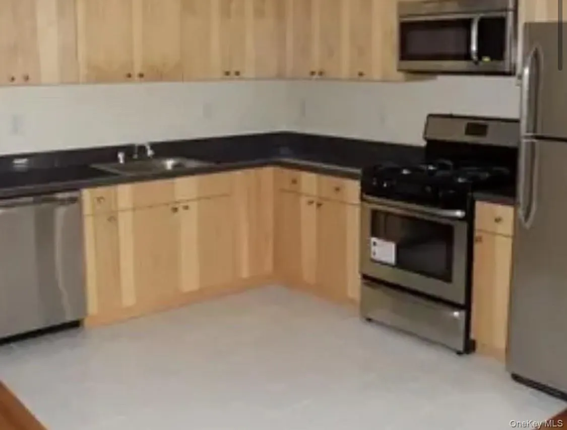 12 Brooklyn Avenue, Hempstead, NY, 1 Bedroom Bedrooms, 5 Rooms Rooms,1 BathroomBathrooms,Residential Lease,For Rent,Brooklyn,0,981244 12 Brooklyn Avenue, Hempstead, NY, 1 Bedroom Bedrooms, 5 Rooms Rooms,1 BathroomBathrooms,Residential Lease,For Rent,Brooklyn,0,981244