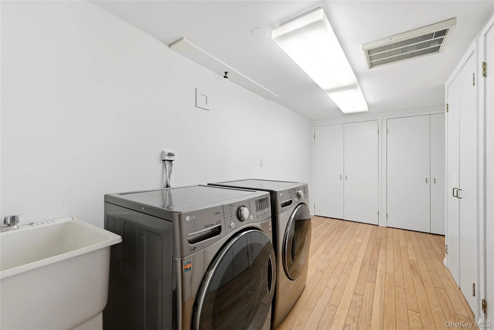 8 Dolphin Rise, Huntington, NY, 4 Bedrooms Bedrooms, 10 Rooms Rooms,3 BathroomsBathrooms,Residential Lease,For Rent,Dolphin,0,981247 8 Dolphin Rise, Huntington, NY, 4 Bedrooms Bedrooms, 10 Rooms Rooms,3 BathroomsBathrooms,Residential Lease,For Rent,Dolphin,0,981247