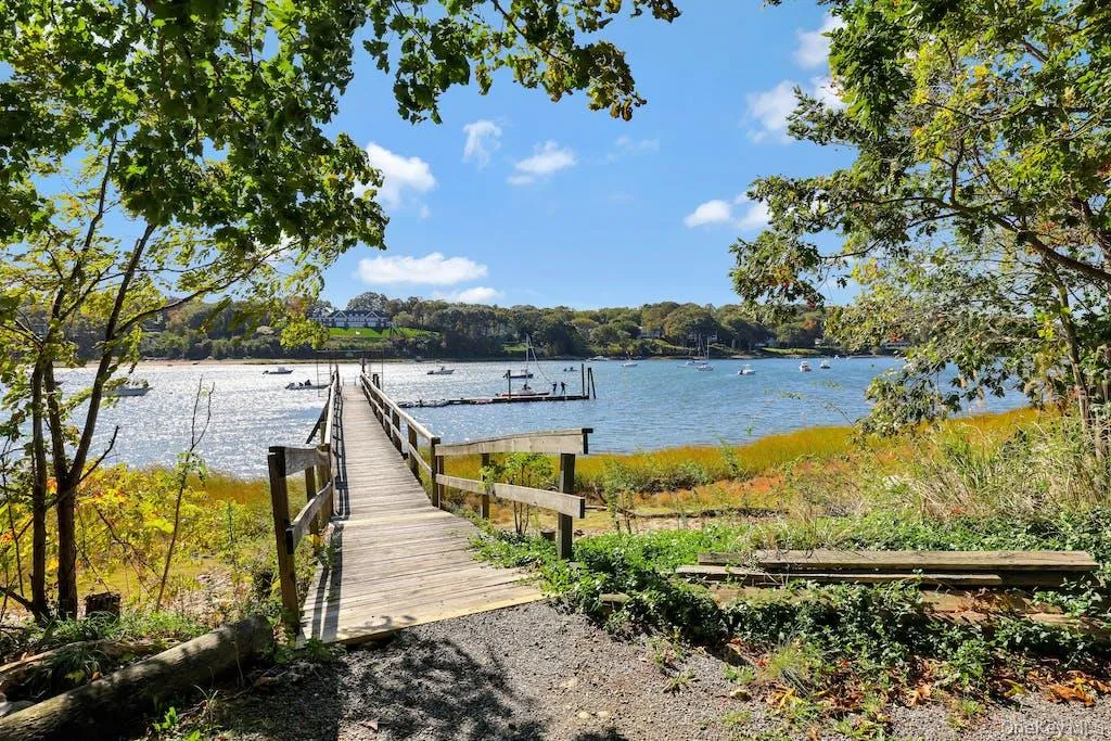 8 Dolphin Rise, Huntington, NY, 4 Bedrooms Bedrooms, 10 Rooms Rooms,3 BathroomsBathrooms,Residential Lease,For Rent,Dolphin,0,981247 8 Dolphin Rise, Huntington, NY, 4 Bedrooms Bedrooms, 10 Rooms Rooms,3 BathroomsBathrooms,Residential Lease,For Rent,Dolphin,0,981247