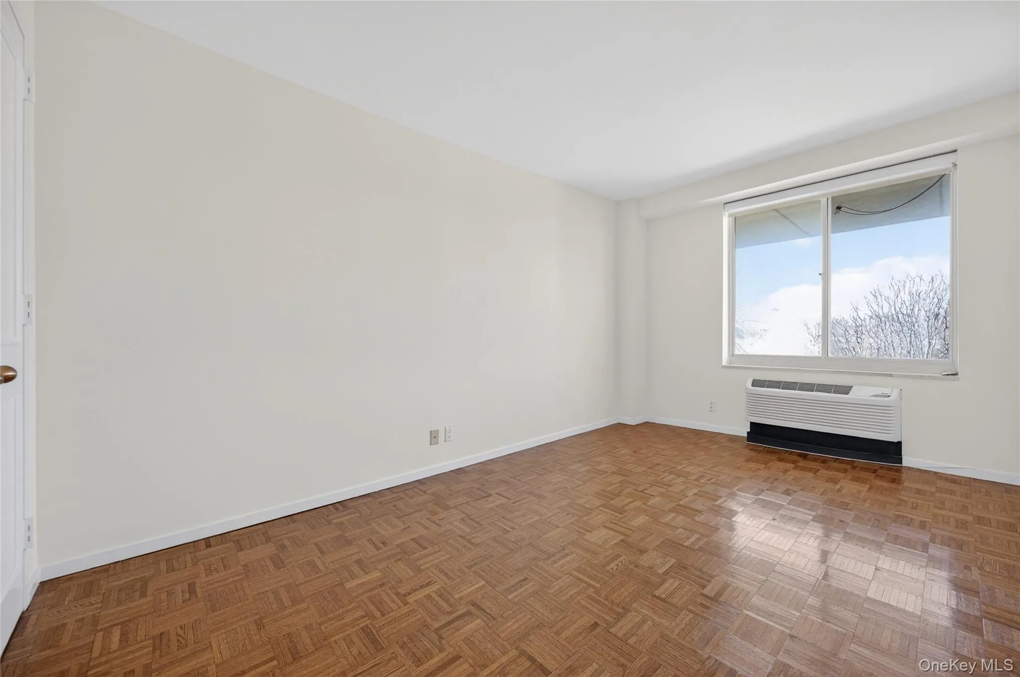 Second en suite Bedroom on upper level Second en suite Bedroom on upper level