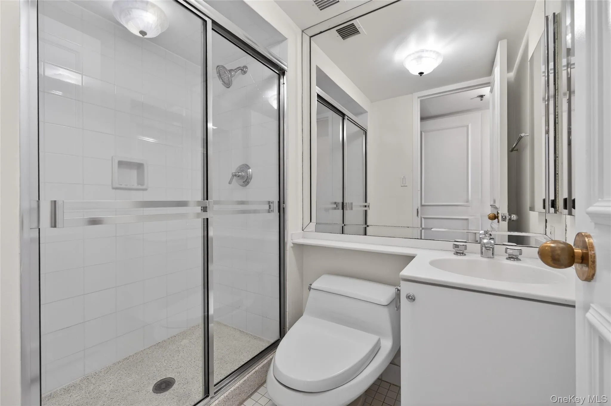 Second en suite bath on upper level Second en suite bath on upper level