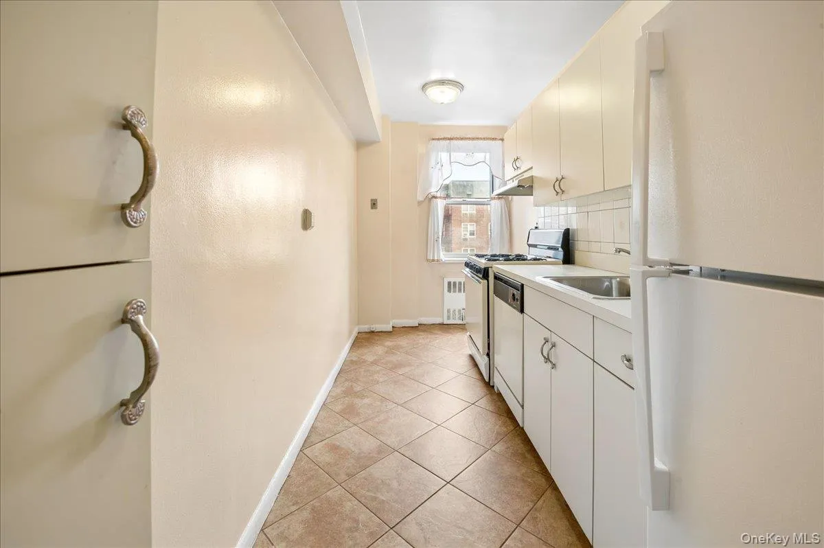 2 Sadore Lane, Yonkers, NY, 1 Bedroom Bedrooms, 3 Rooms Rooms,1 BathroomBathrooms,Residential,For Rent,Sadore,0,981323 2 Sadore Lane, Yonkers, NY, 1 Bedroom Bedrooms, 3 Rooms Rooms,1 BathroomBathrooms,Residential,For Rent,Sadore,0,981323