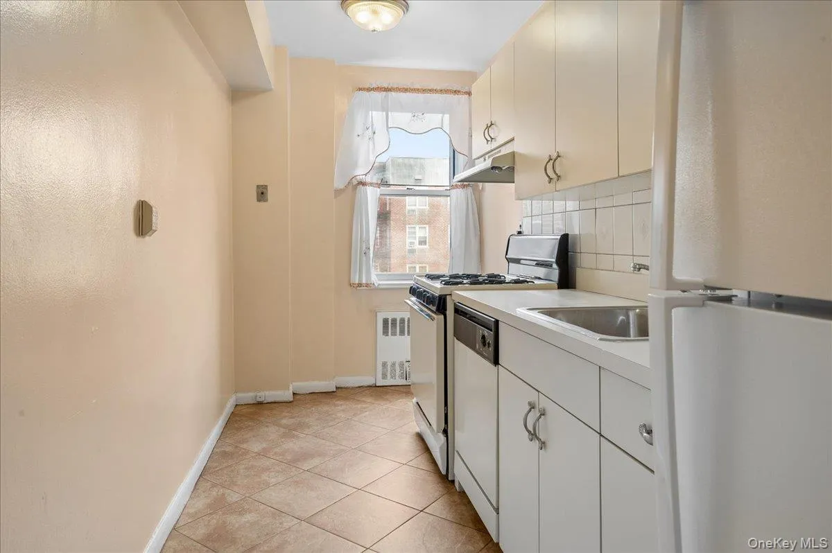 2 Sadore Lane, Yonkers, NY, 1 Bedroom Bedrooms, 3 Rooms Rooms,1 BathroomBathrooms,Residential,For Rent,Sadore,0,981323 2 Sadore Lane, Yonkers, NY, 1 Bedroom Bedrooms, 3 Rooms Rooms,1 BathroomBathrooms,Residential,For Rent,Sadore,0,981323