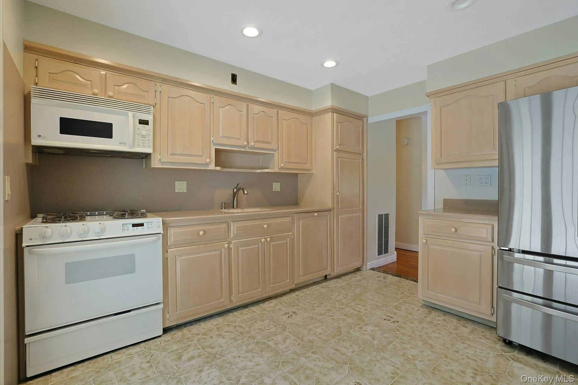 19 Von Beaste Lane, Clarkstown, NY, 4 Bedrooms Bedrooms, 8 Rooms Rooms,2 BathroomsBathrooms,Residential,For Rent,Von Beaste,0,981324 19 Von Beaste Lane, Clarkstown, NY, 4 Bedrooms Bedrooms, 8 Rooms Rooms,2 BathroomsBathrooms,Residential,For Rent,Von Beaste,0,981324