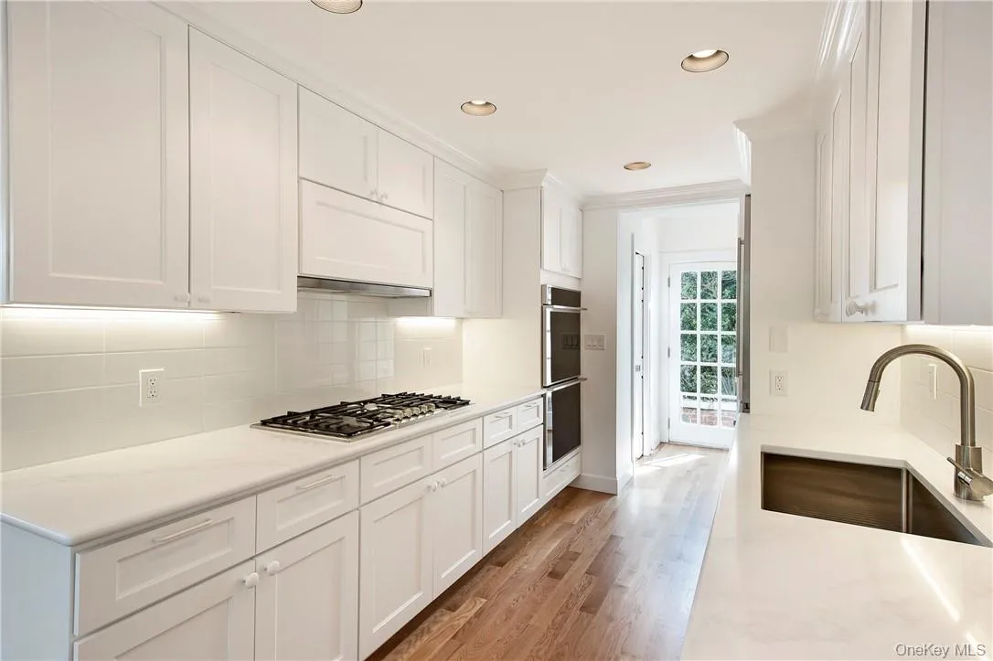 Contemporary Kitchen with New upper and lower Custom Cabinets, Quartz countertops, All new appliances. Contemporary Kitchen with New upper and lower Custom Cabinets, Quartz countertops, All new appliances.