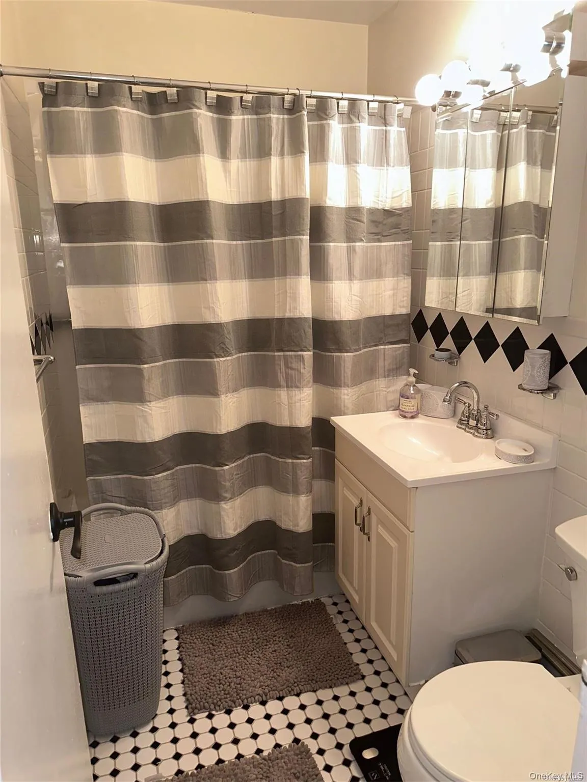 20 Wendell Street, Hempstead, NY, 2 Bedrooms Bedrooms, 4 Rooms Rooms,2 BathroomsBathrooms,Residential Lease,For Rent,Wendell,0,981341 20 Wendell Street, Hempstead, NY, 2 Bedrooms Bedrooms, 4 Rooms Rooms,2 BathroomsBathrooms,Residential Lease,For Rent,Wendell,0,981341