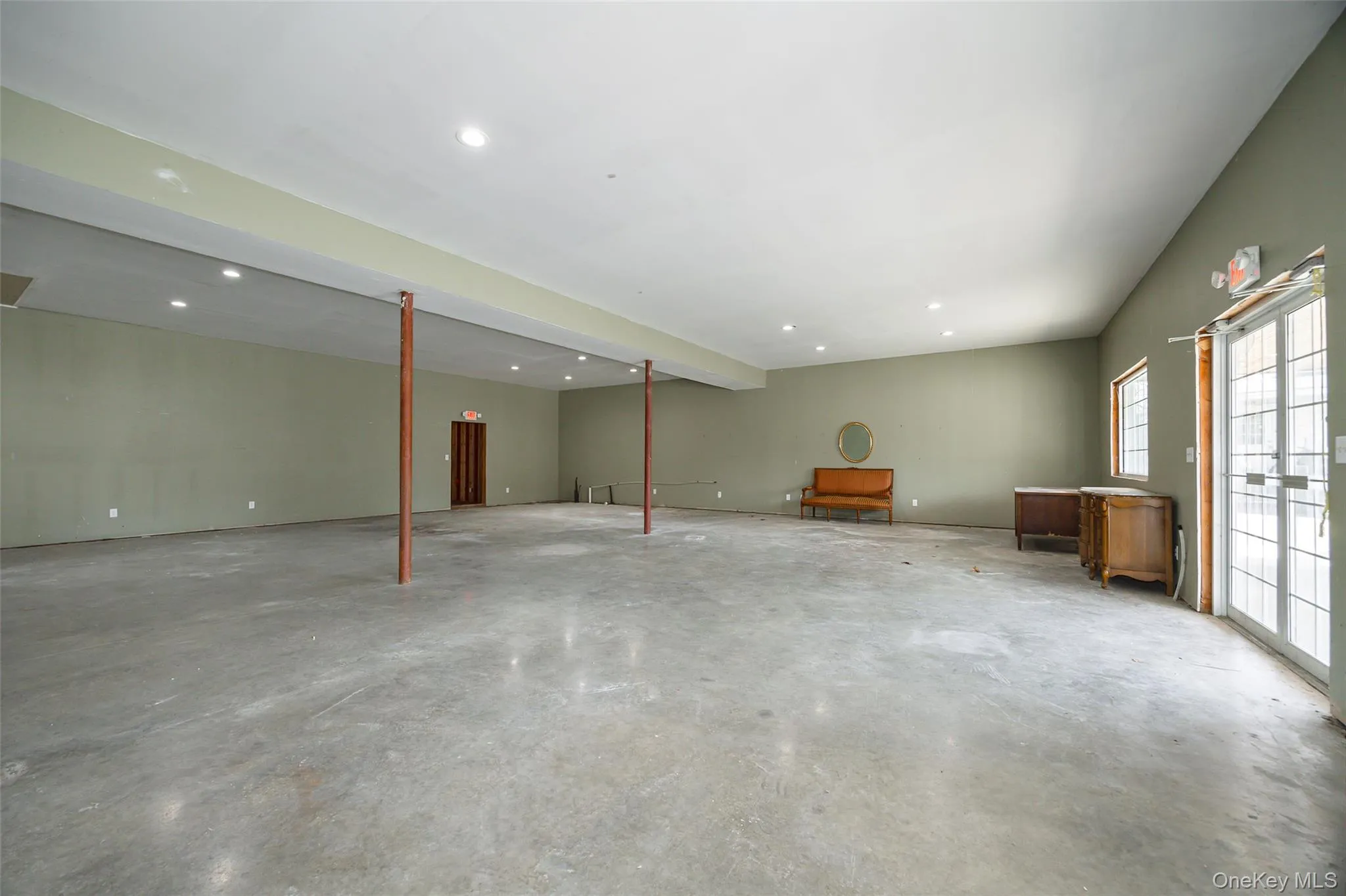 Interior, right rear. Interior, right rear.