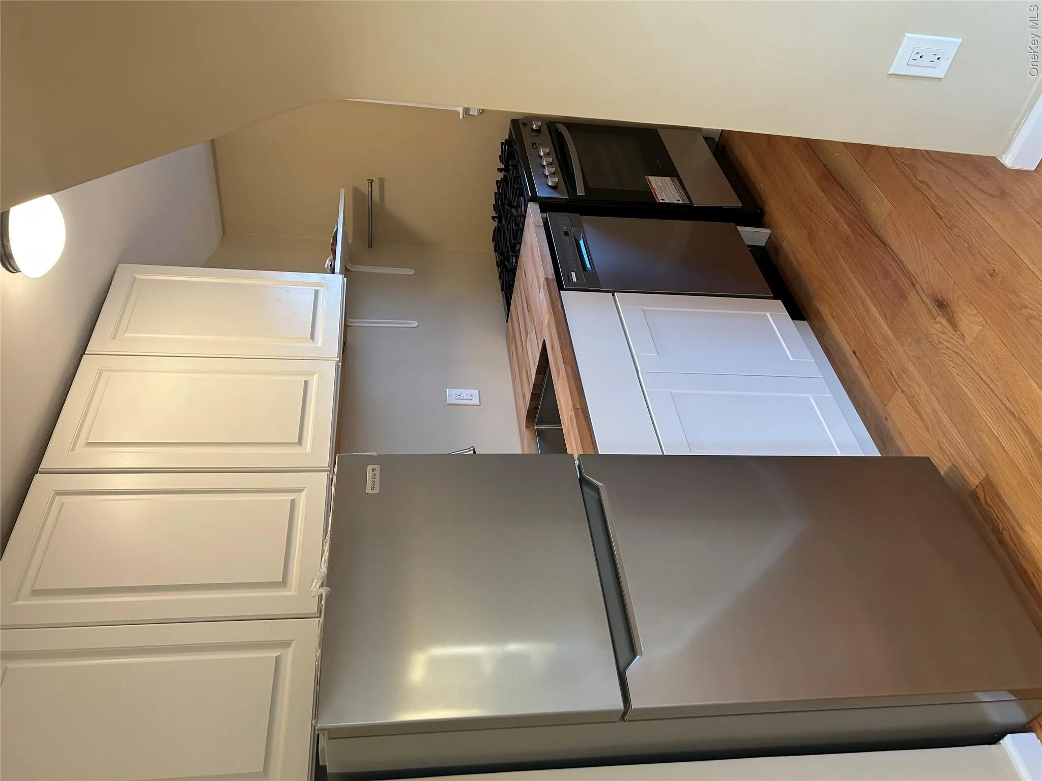 631 Market Street, Long Beach, NY, 1 Bedroom Bedrooms, 3 Rooms Rooms,1 BathroomBathrooms,Residential Lease,For Rent,Market,0,981351 631 Market Street, Long Beach, NY, 1 Bedroom Bedrooms, 3 Rooms Rooms,1 BathroomBathrooms,Residential Lease,For Rent,Market,0,981351