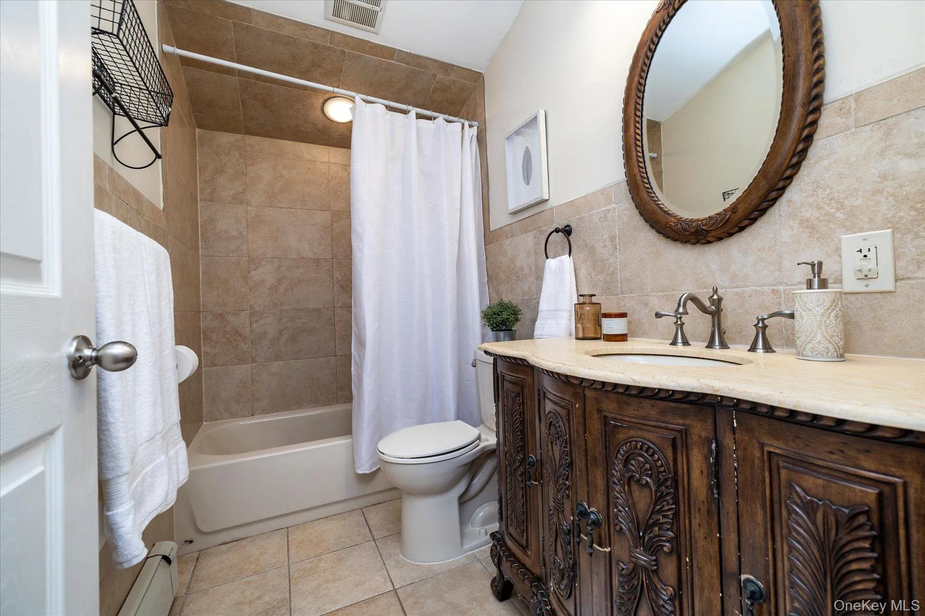 Bathroom with Soaking tub Bathroom with Soaking tub