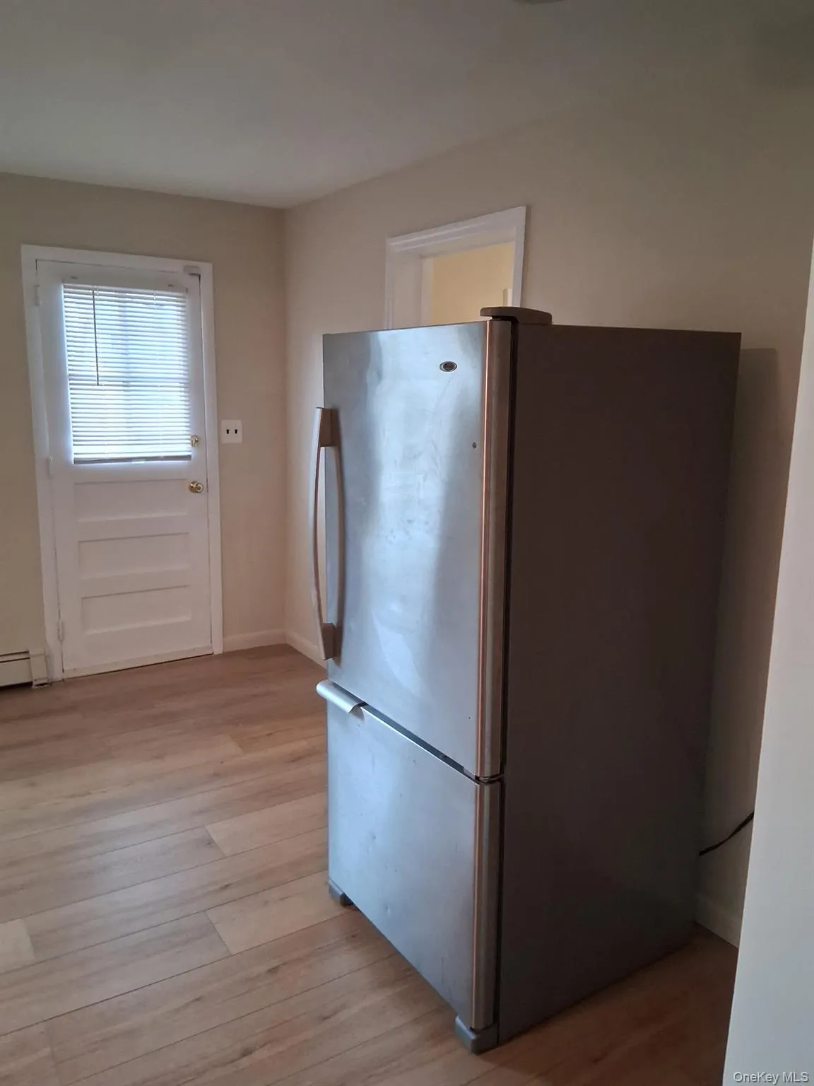 S/S fridge. Washer dryer hook up S/S fridge. Washer dryer hook up