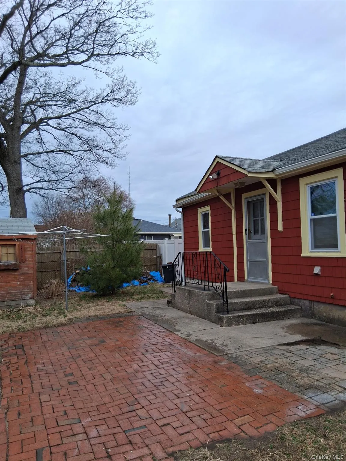Side yard and entrance. Private patio Side yard and entrance. Private patio