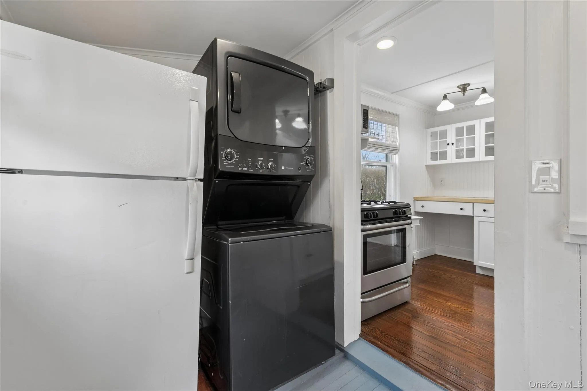424 Main Street, Southampton, NY, 2 Bedrooms Bedrooms, 4 Rooms Rooms,1 BathroomBathrooms,Residential Lease,For Rent,Main,0,981419 424 Main Street, Southampton, NY, 2 Bedrooms Bedrooms, 4 Rooms Rooms,1 BathroomBathrooms,Residential Lease,For Rent,Main,0,981419