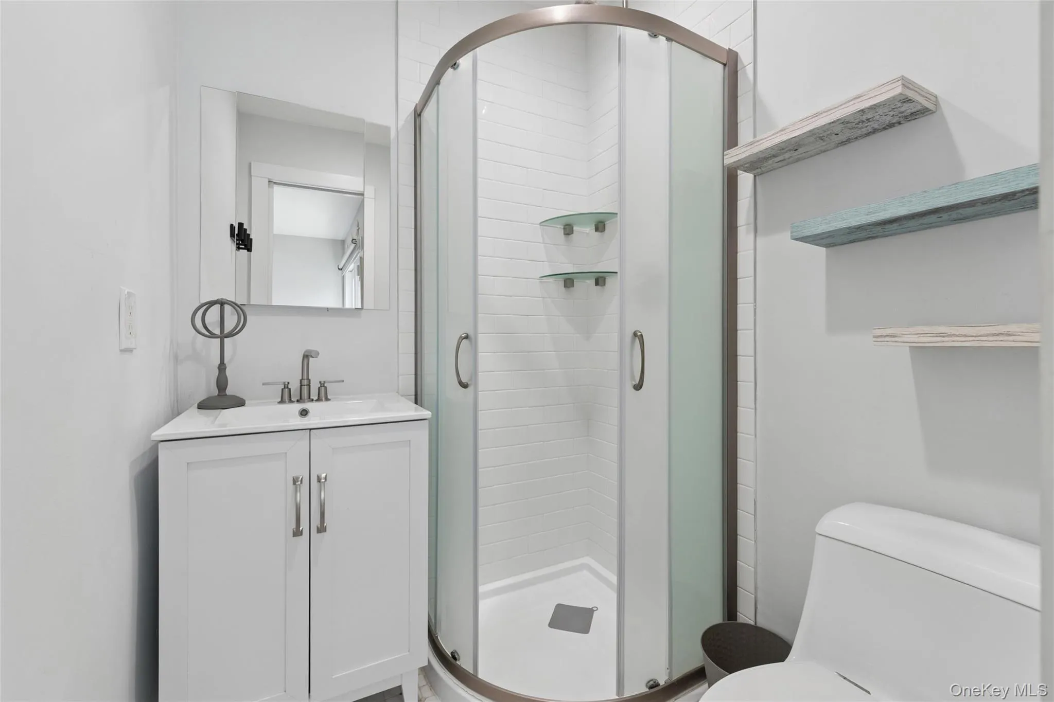 131 Lewis Road, Southampton, NY, 5 Bedrooms Bedrooms, 7 Rooms Rooms,3 BathroomsBathrooms,Residential Lease,For Rent,Lewis,0,981429 131 Lewis Road, Southampton, NY, 5 Bedrooms Bedrooms, 7 Rooms Rooms,3 BathroomsBathrooms,Residential Lease,For Rent,Lewis,0,981429