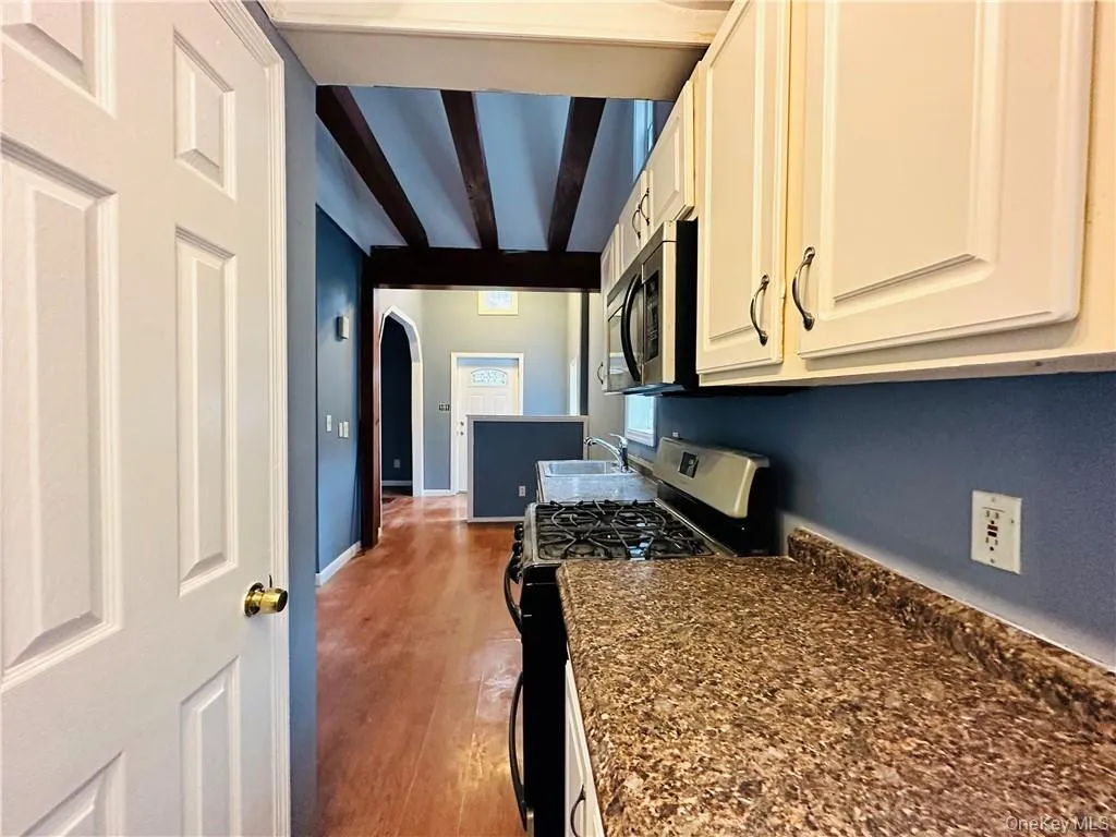 56 Glenwood Avenue, Poughkeepsie, NY, 2 Bedrooms Bedrooms, 6 Rooms Rooms,2 BathroomsBathrooms,Residential Lease,For Rent,Glenwood,0,981438 56 Glenwood Avenue, Poughkeepsie, NY, 2 Bedrooms Bedrooms, 6 Rooms Rooms,2 BathroomsBathrooms,Residential Lease,For Rent,Glenwood,0,981438