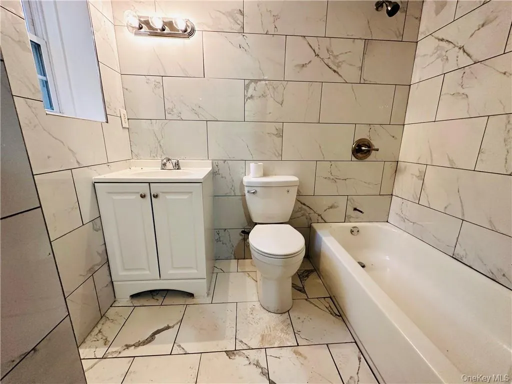 56 Glenwood Avenue, Poughkeepsie, NY, 2 Bedrooms Bedrooms, 6 Rooms Rooms,2 BathroomsBathrooms,Residential Lease,For Rent,Glenwood,0,981438 56 Glenwood Avenue, Poughkeepsie, NY, 2 Bedrooms Bedrooms, 6 Rooms Rooms,2 BathroomsBathrooms,Residential Lease,For Rent,Glenwood,0,981438
