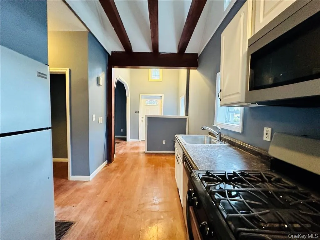 56 Glenwood Avenue, Poughkeepsie, NY, 2 Bedrooms Bedrooms, 6 Rooms Rooms,2 BathroomsBathrooms,Residential Lease,For Rent,Glenwood,0,981438 56 Glenwood Avenue, Poughkeepsie, NY, 2 Bedrooms Bedrooms, 6 Rooms Rooms,2 BathroomsBathrooms,Residential Lease,For Rent,Glenwood,0,981438