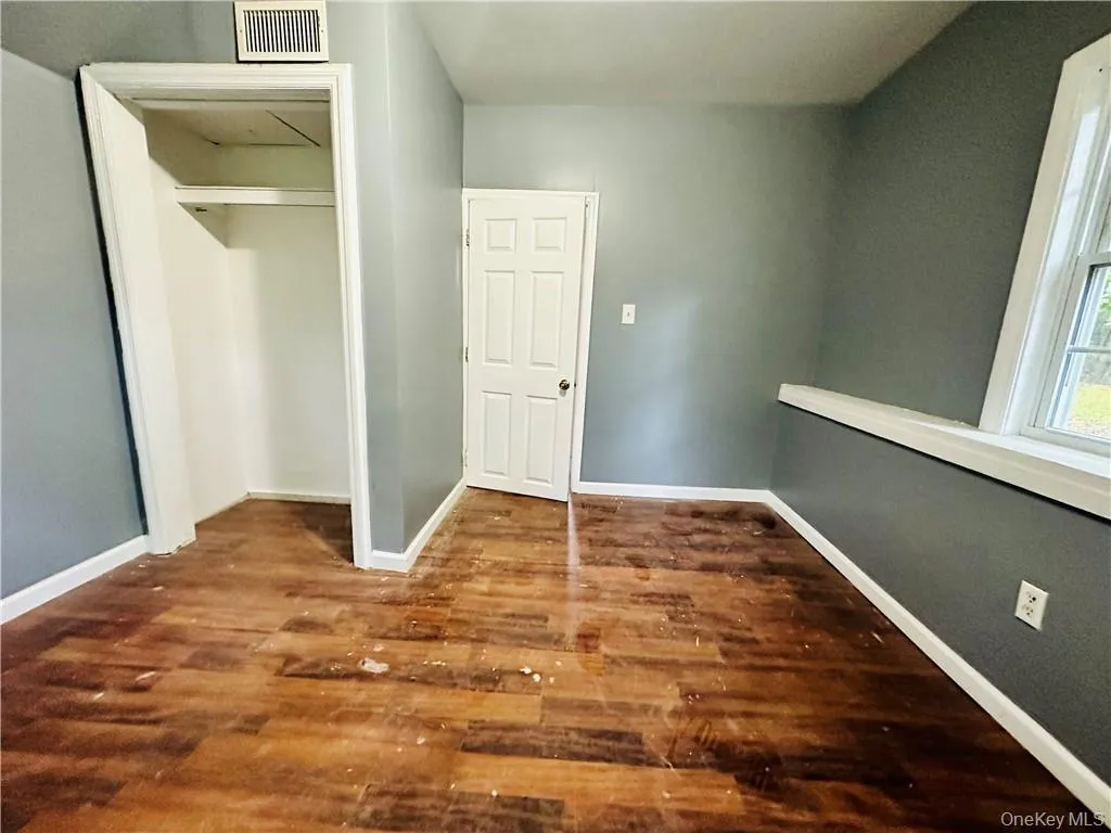 56 Glenwood Avenue, Poughkeepsie, NY, 2 Bedrooms Bedrooms, 6 Rooms Rooms,2 BathroomsBathrooms,Residential Lease,For Rent,Glenwood,0,981438 56 Glenwood Avenue, Poughkeepsie, NY, 2 Bedrooms Bedrooms, 6 Rooms Rooms,2 BathroomsBathrooms,Residential Lease,For Rent,Glenwood,0,981438