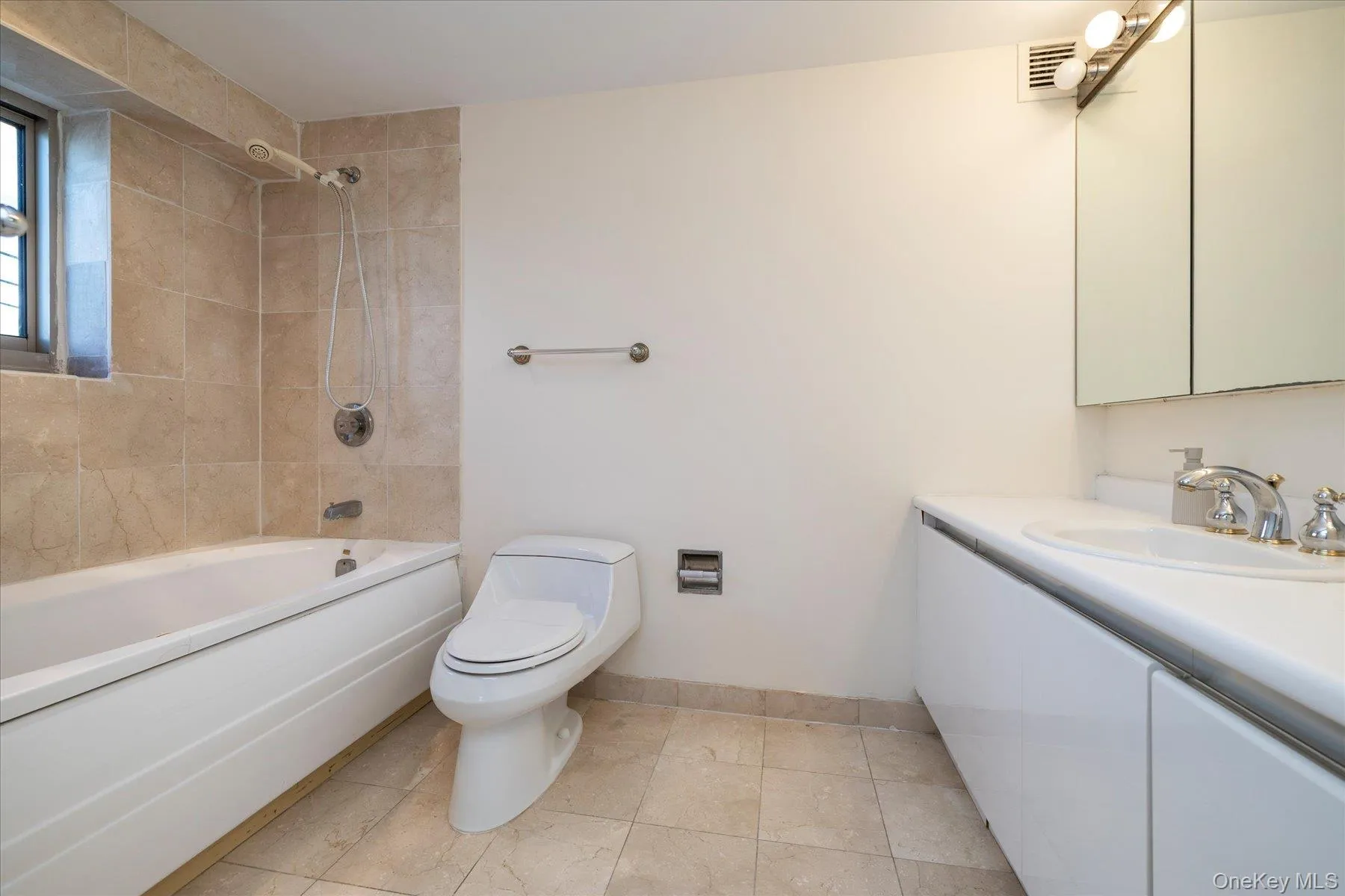 Primary bath with tub Primary bath with tub